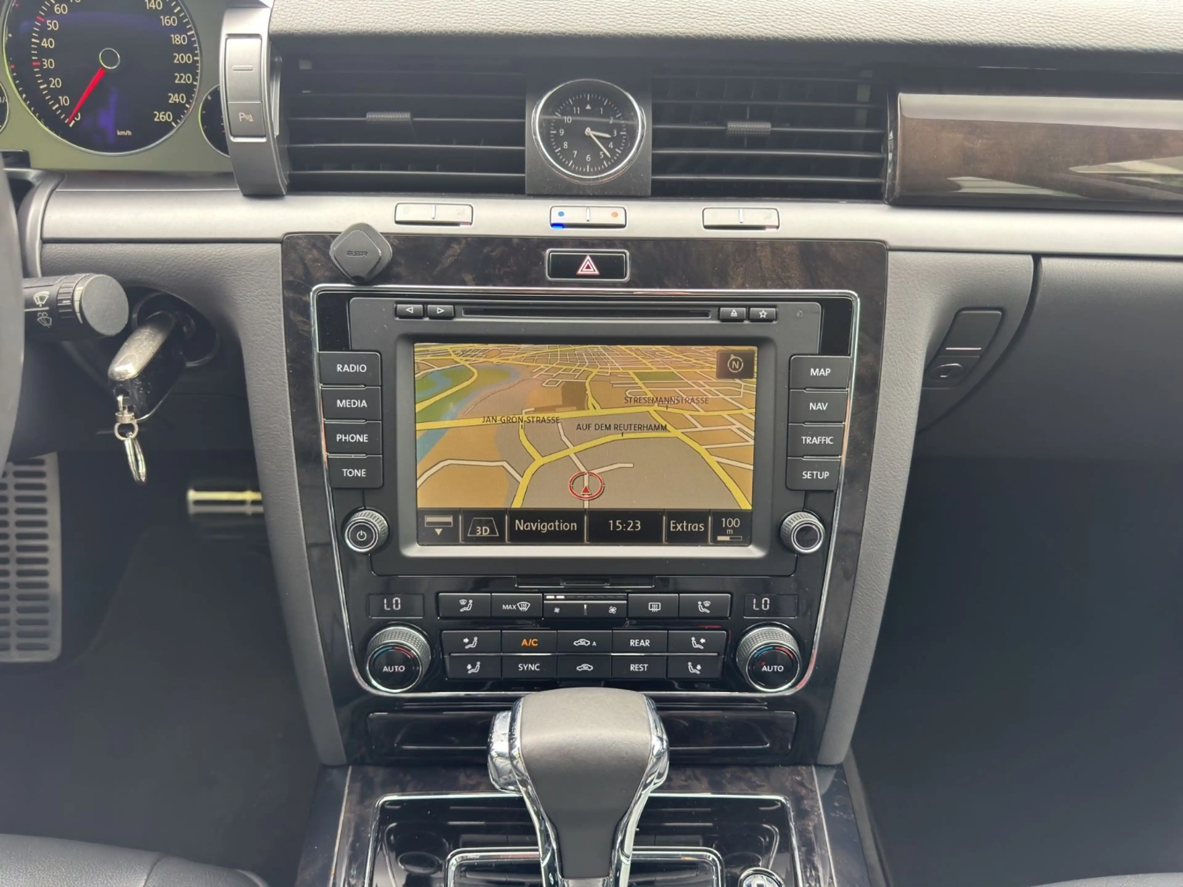 Volkswagen Phaeton V6 TDI 4Motion * 126.335 Km * — photo 17