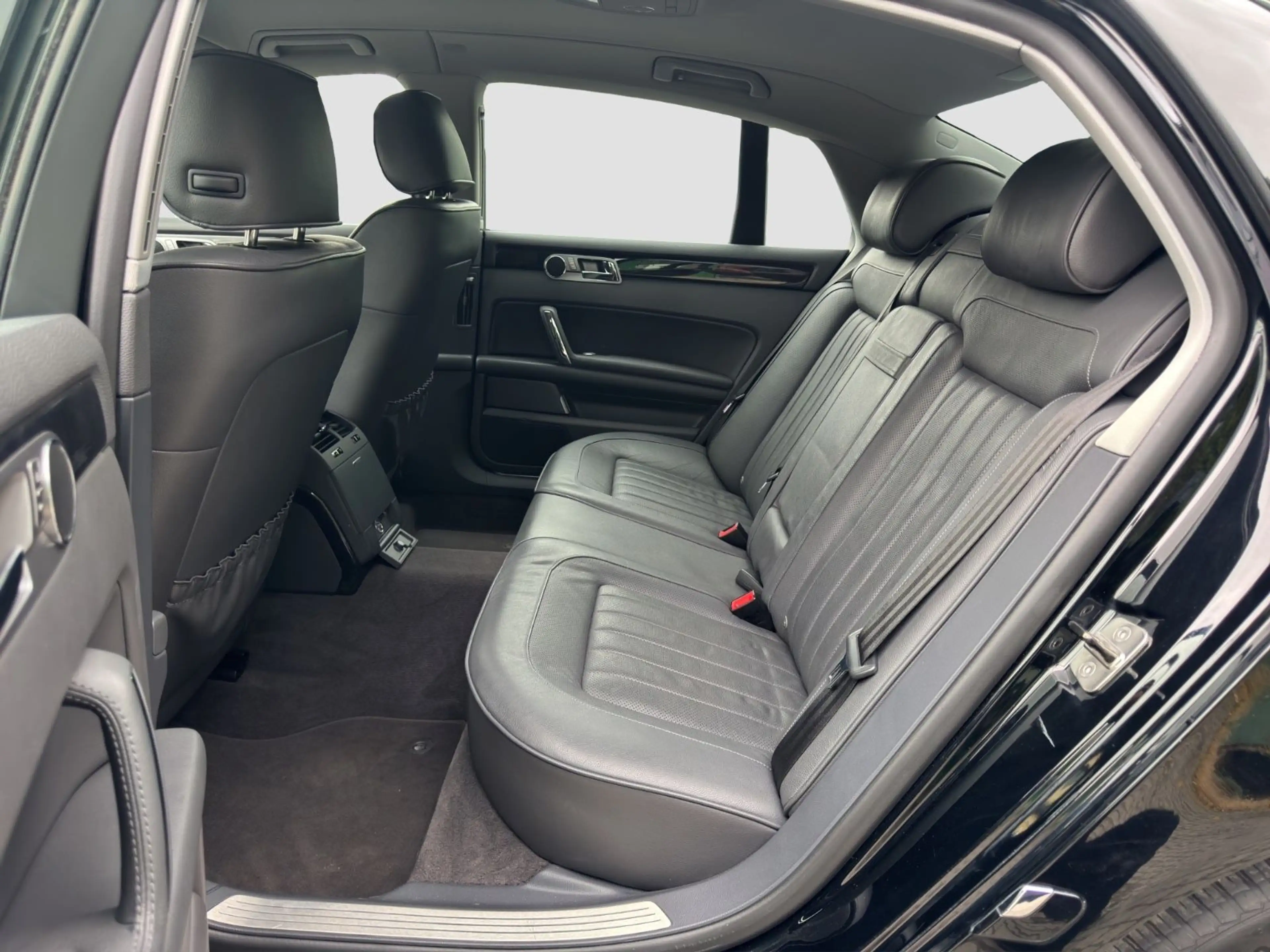 Volkswagen Phaeton V6 TDI 4Motion * 126.335 Km * — photo 25