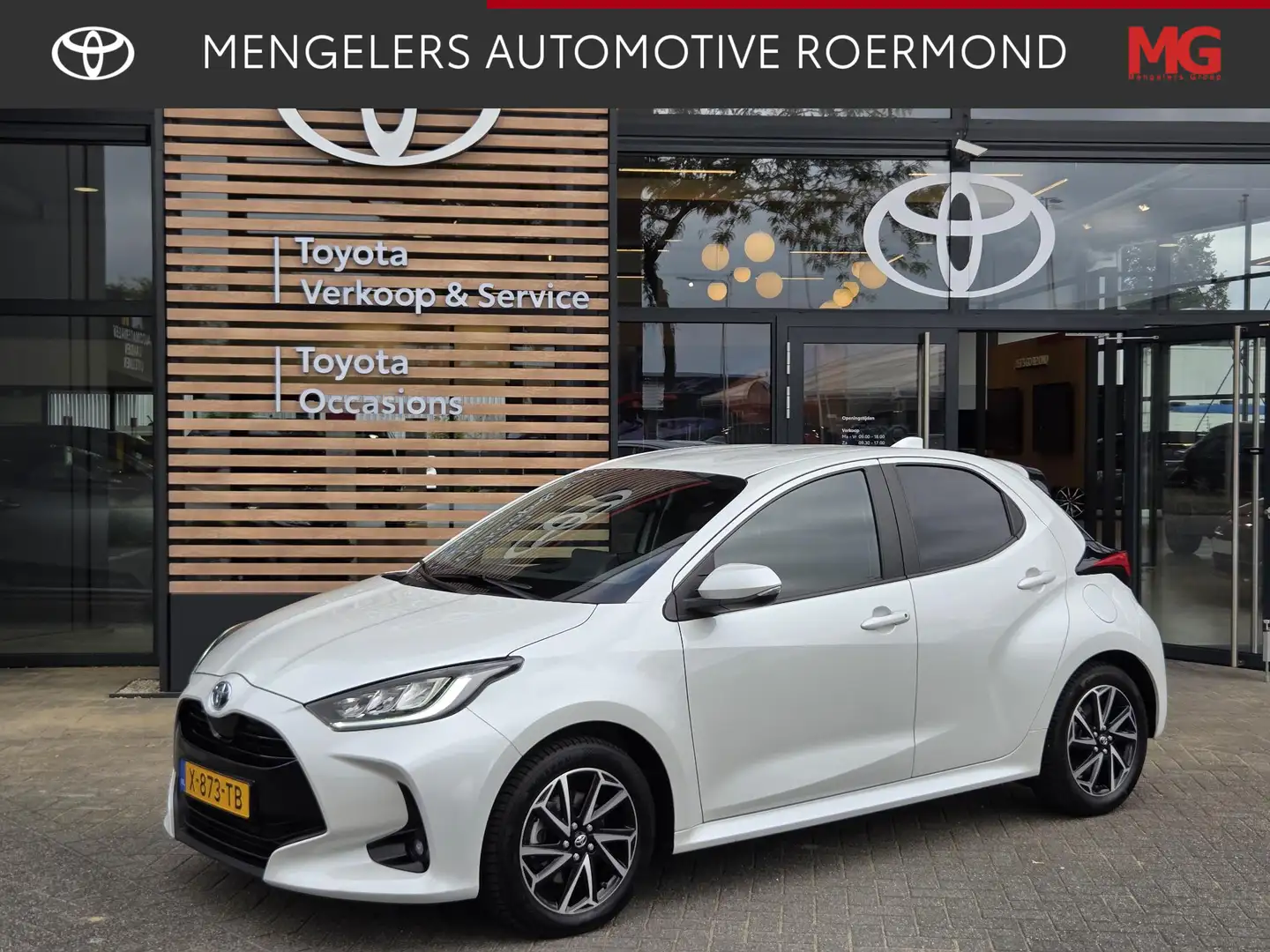 Toyota Yaris 1.5 Hybrid Dynamic Wit - 1