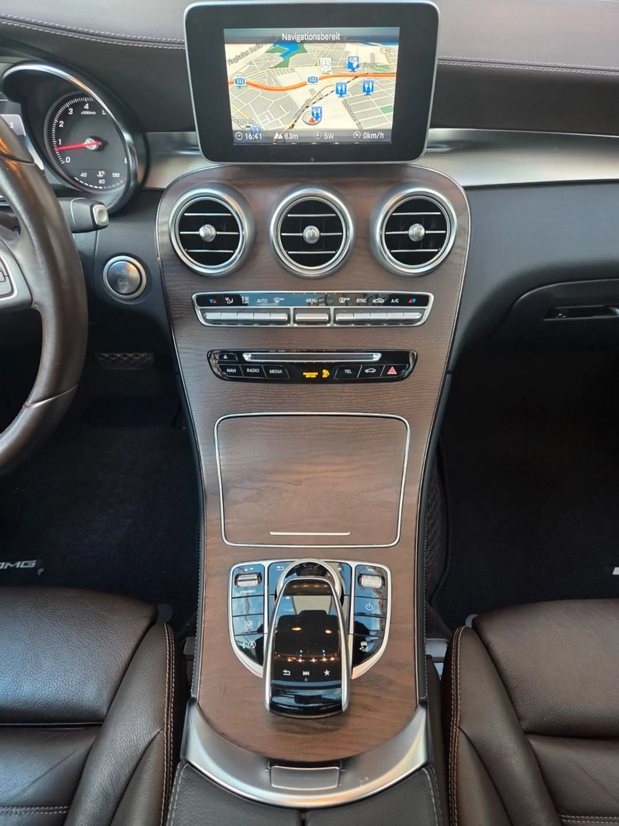 Mercedes-Benz GLC 250 4MATIC*AMG*PANO*DISTR*AHK*TOTW*LEDER* — photo 12