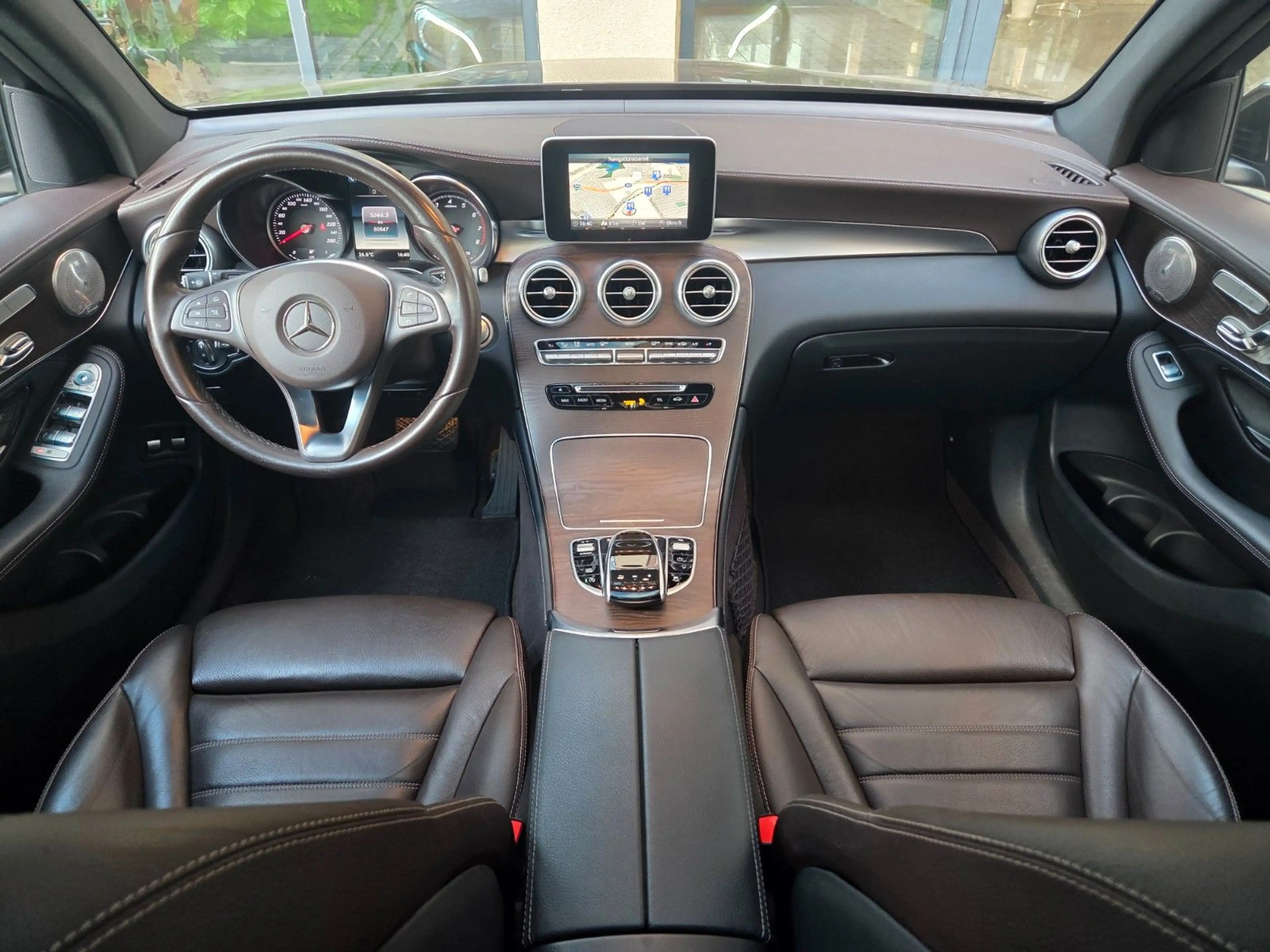 Mercedes-Benz GLC 250 4MATIC*AMG*PANO*DISTR*AHK*TOTW*LEDER* — photo 8