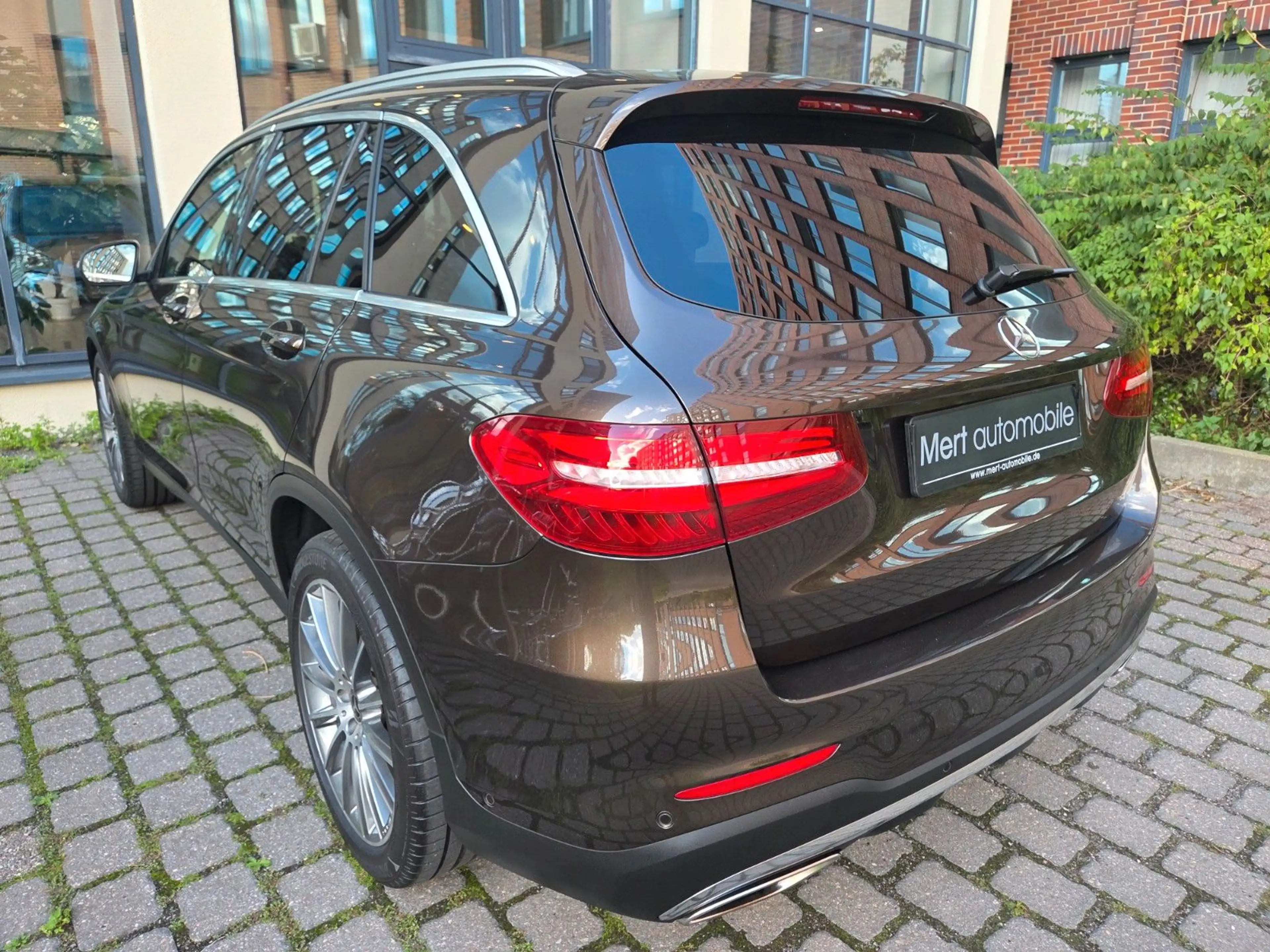 Mercedes-Benz GLC 250 4MATIC*AMG*PANO*DISTR*AHK*TOTW*LEDER* — photo 4