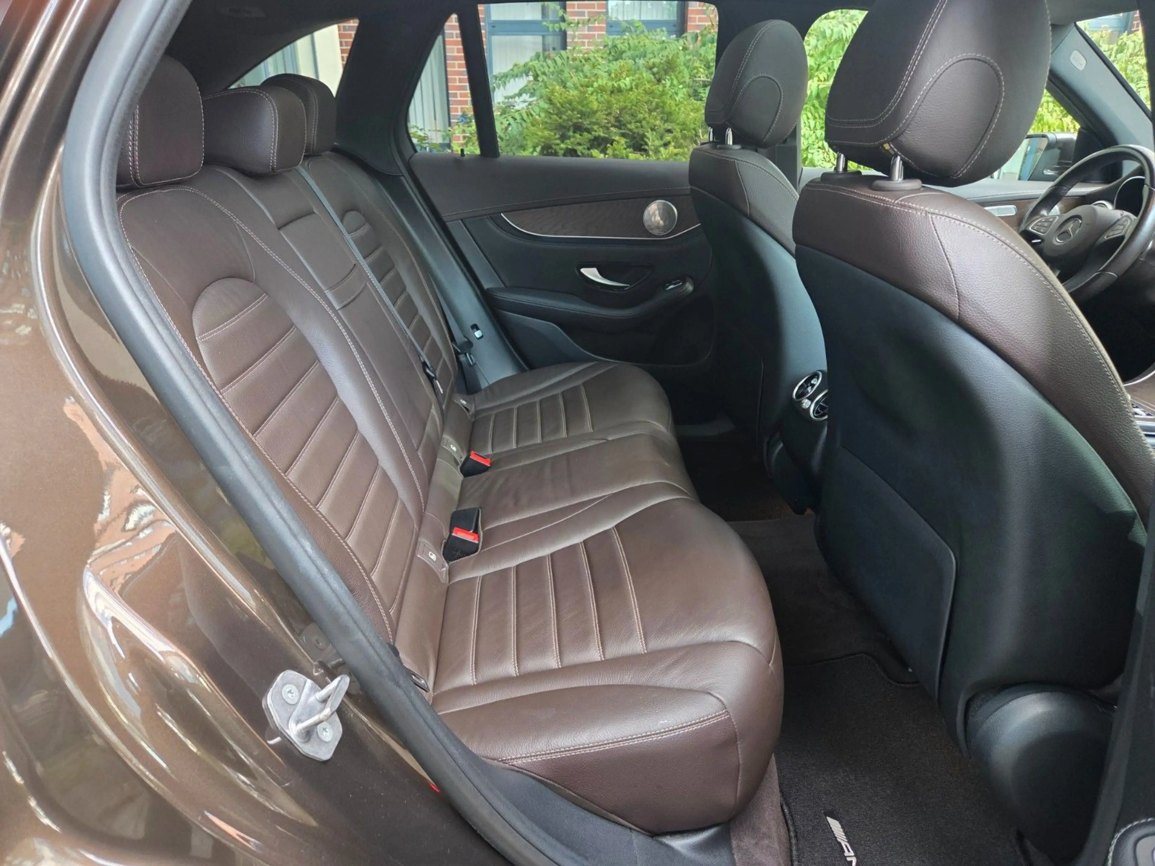 Mercedes-Benz GLC 250 4MATIC*AMG*PANO*DISTR*AHK*TOTW*LEDER* — photo 10