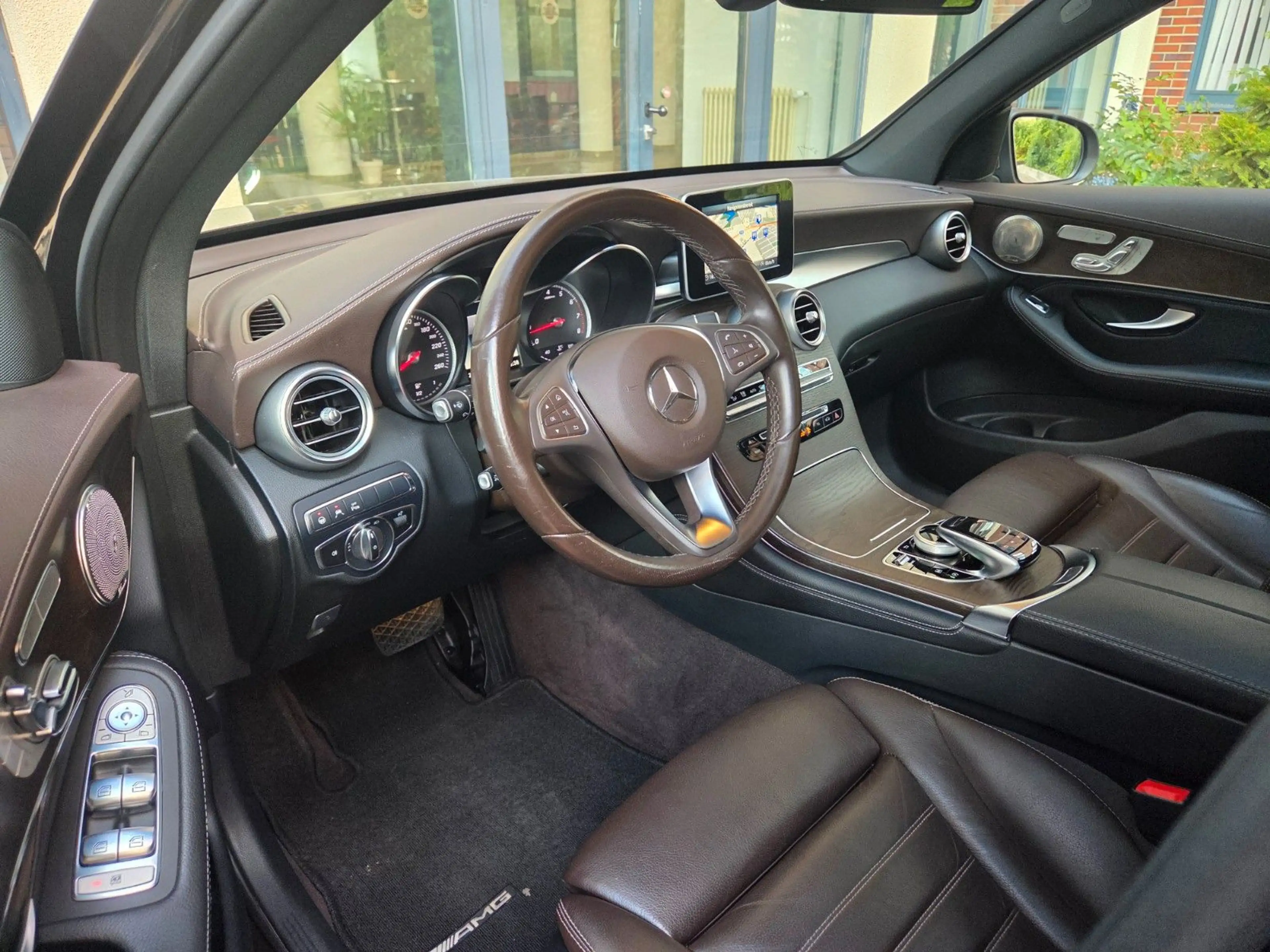Mercedes-Benz GLC 250 4MATIC*AMG*PANO*DISTR*AHK*TOTW*LEDER* — photo 7