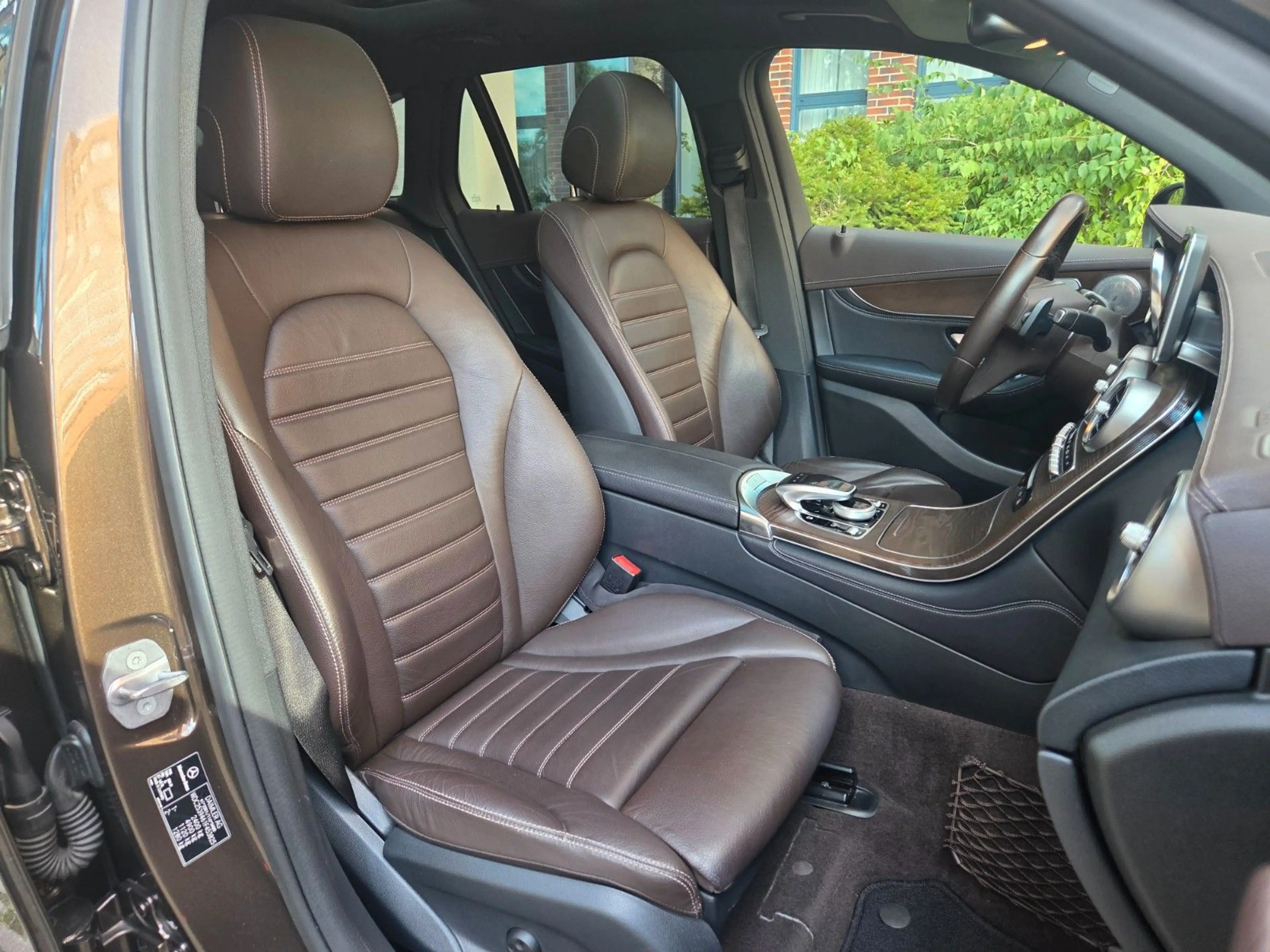 Mercedes-Benz GLC 250 4MATIC*AMG*PANO*DISTR*AHK*TOTW*LEDER* — photo 9