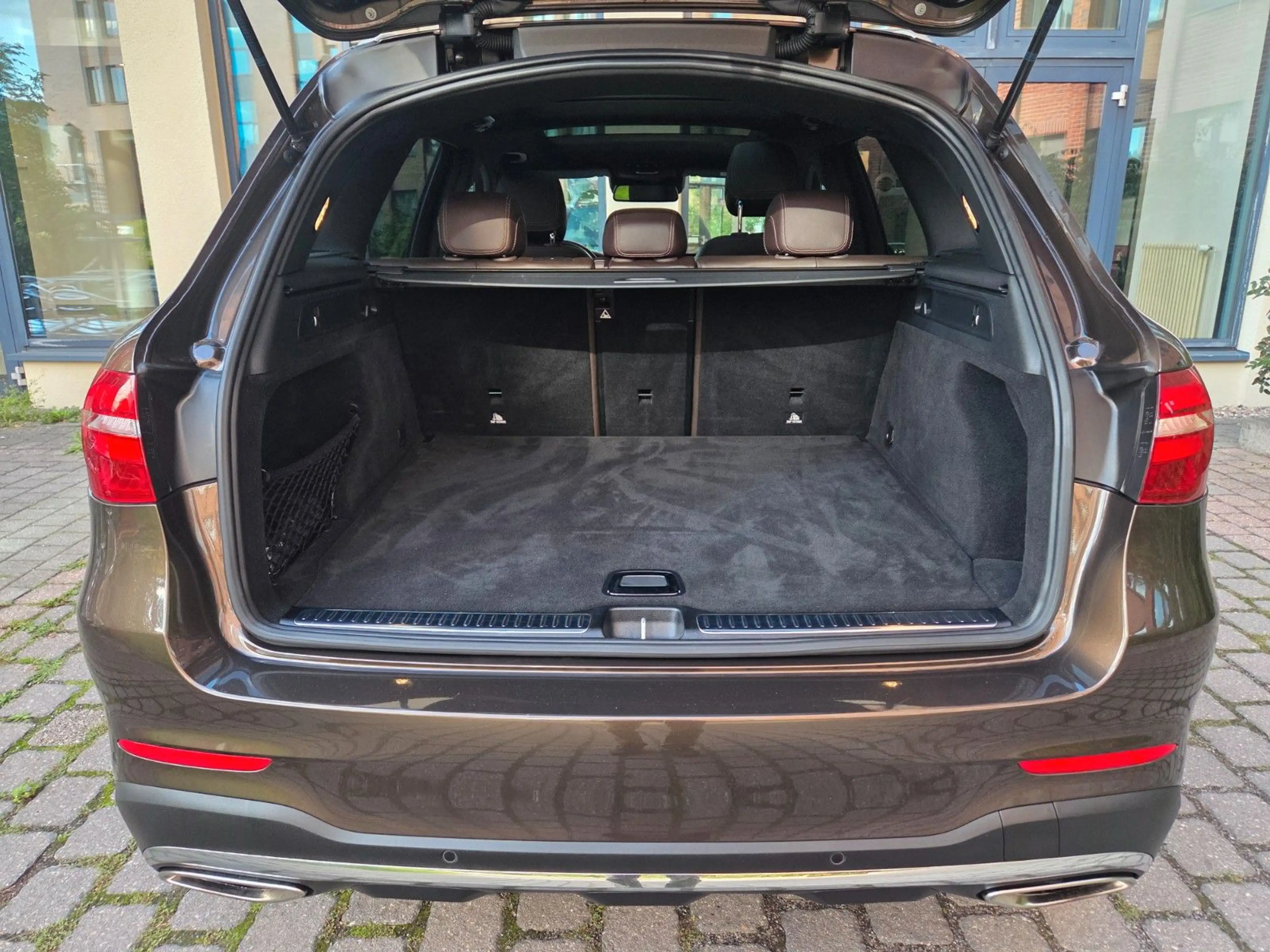 Mercedes-Benz GLC 250 4MATIC*AMG*PANO*DISTR*AHK*TOTW*LEDER* — photo 14