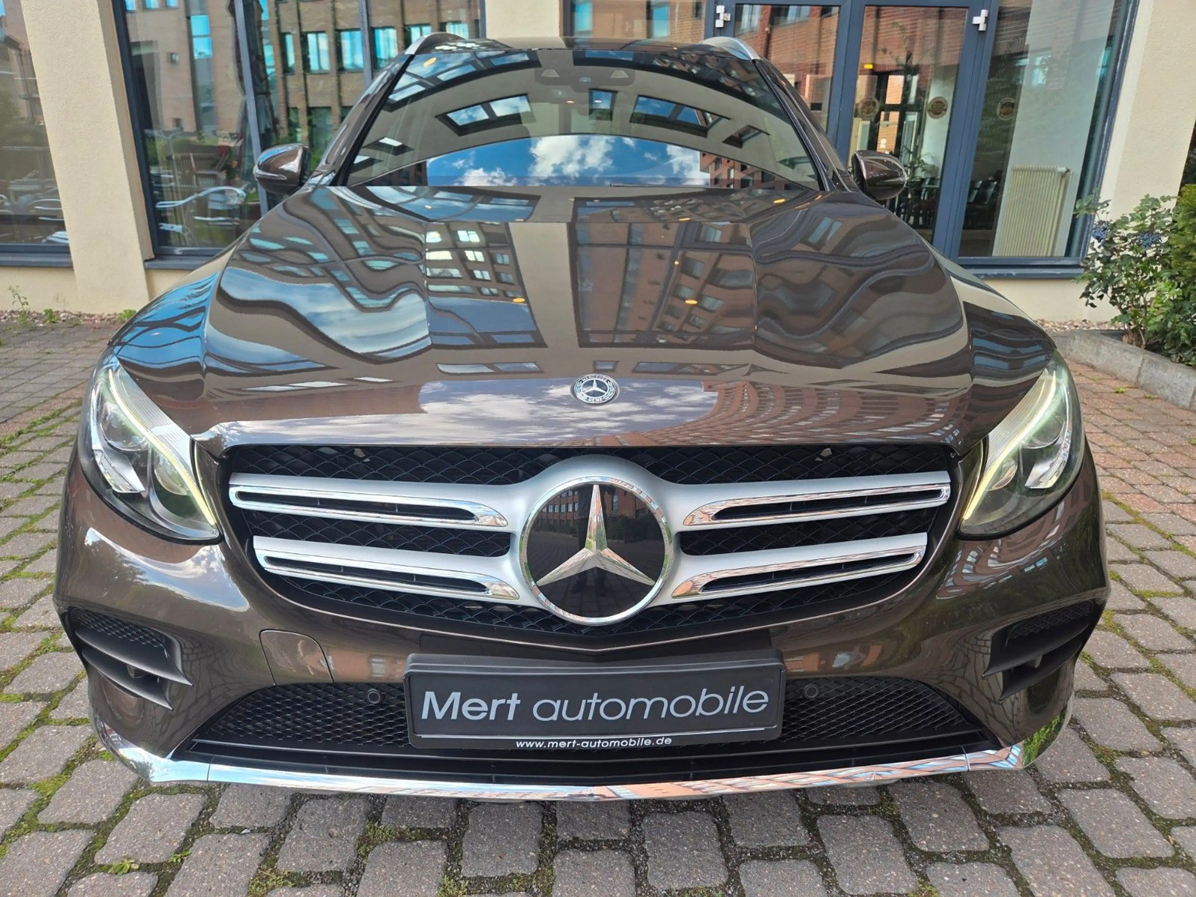 Mercedes-Benz GLC 250 4MATIC*AMG*PANO*DISTR*AHK*TOTW*LEDER* — photo 2