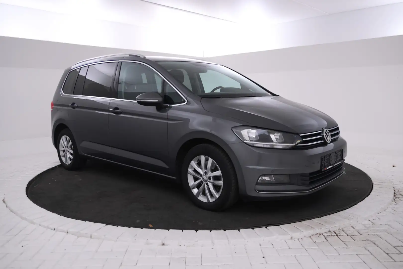 Volkswagen Touran 1.6 TDI SCR Highline apple carplay, Navigatie, Cli Grijs - 2