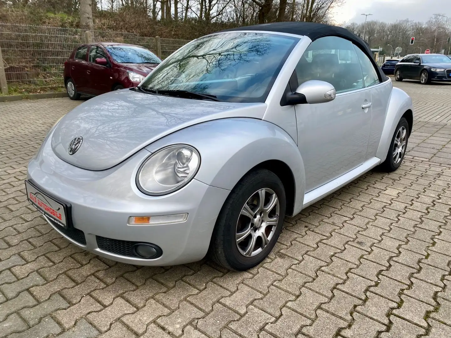 Volkswagen New Beetle Cabriolet 1.4 Silber - 2