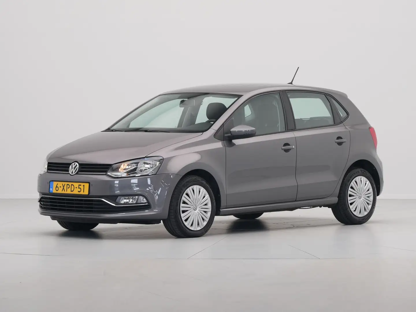 Volkswagen Polo 1.4 TDI 90pk DSG Comfortline Navigatie Pdc Cruise Grijs - 2