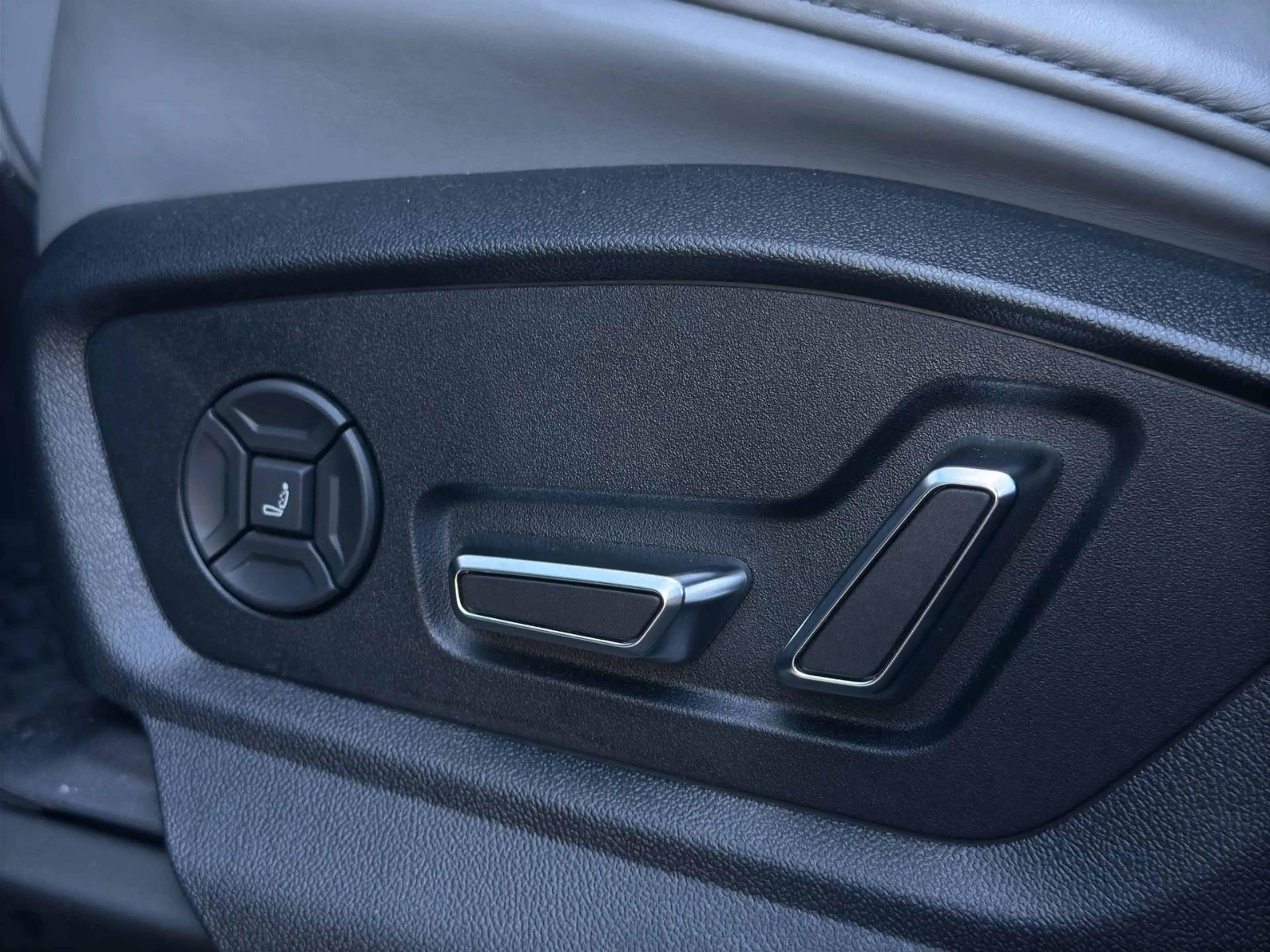 Audi Q8 TFSI Quattro Competition°B&O°PANO°HUD°MASS° — photo 15