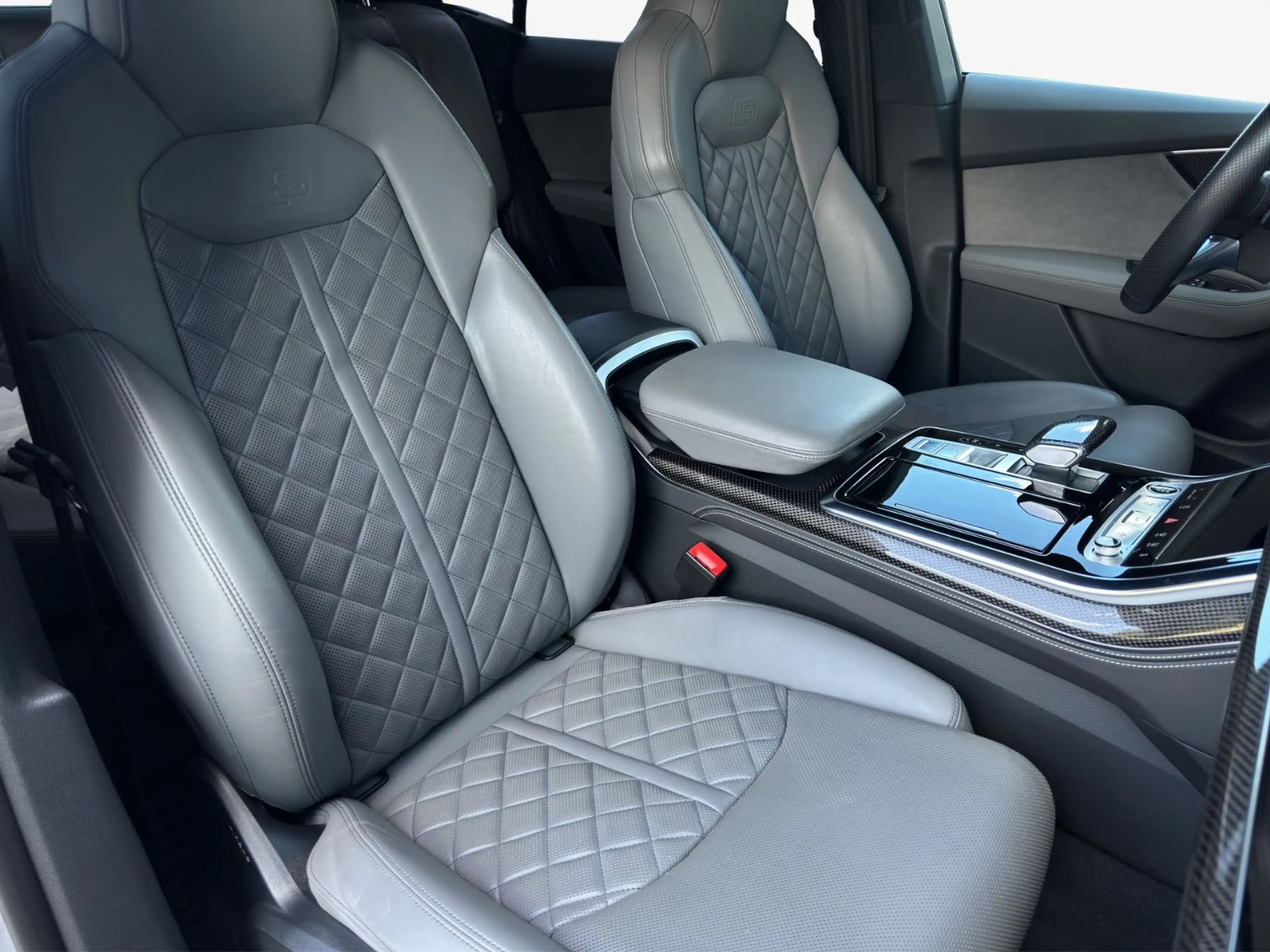 Audi Q8 TFSI Quattro Competition°B&O°PANO°HUD°MASS° — photo 6