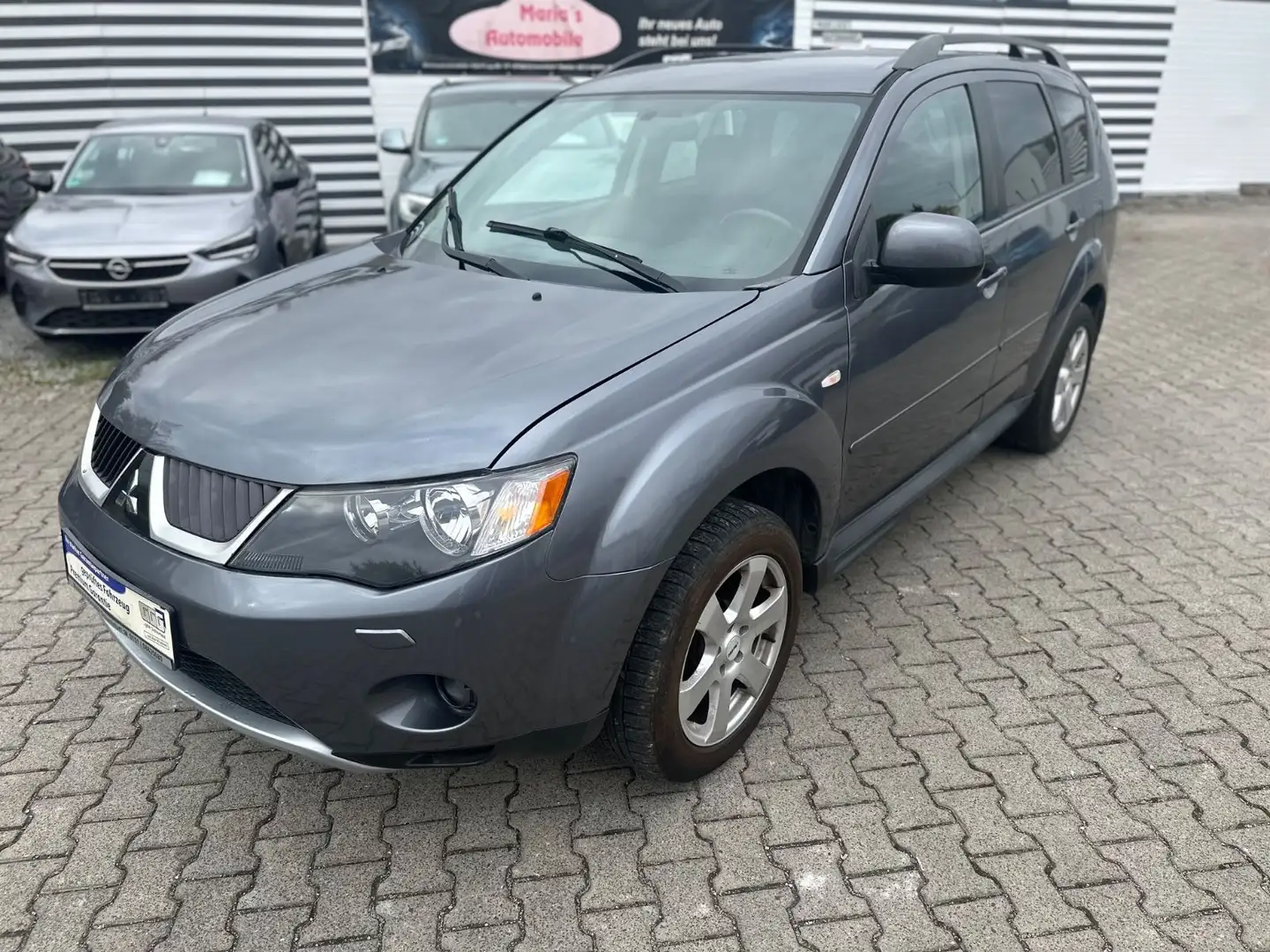 Mitsubishi Outlander - 1