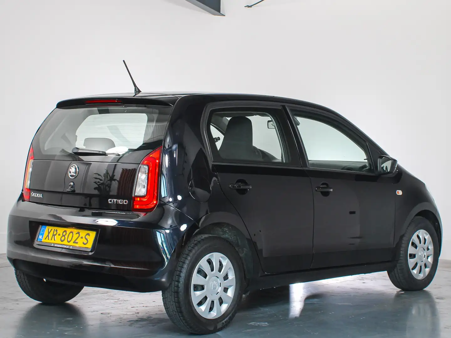 Skoda Citigo 1.0 Greentech Ambition Airco, Bluetooth, Cruise Co Zwart - 2