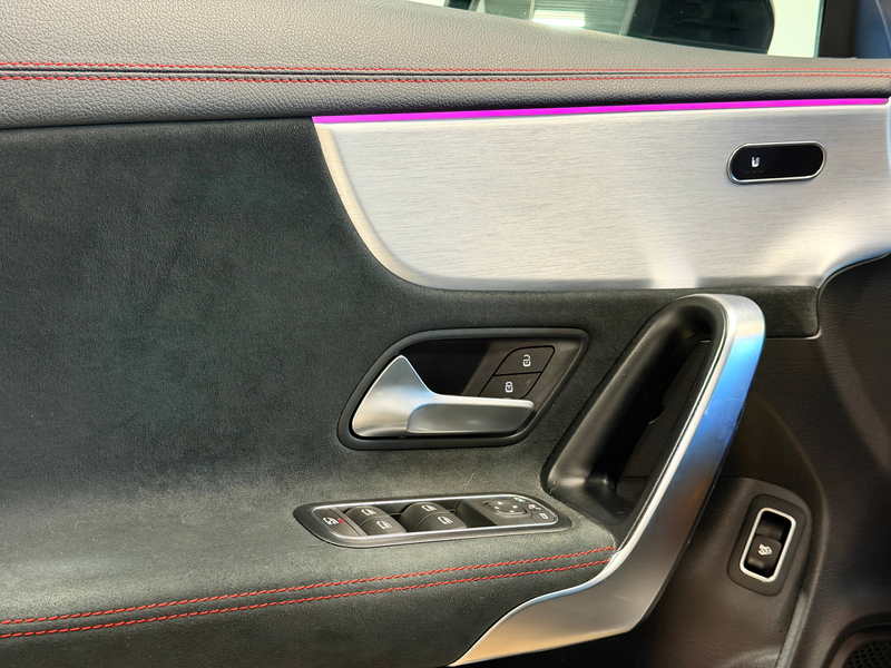 Mercedes-Benz CLA 180 CLA 180d AMG Line Night Pack — photo 9