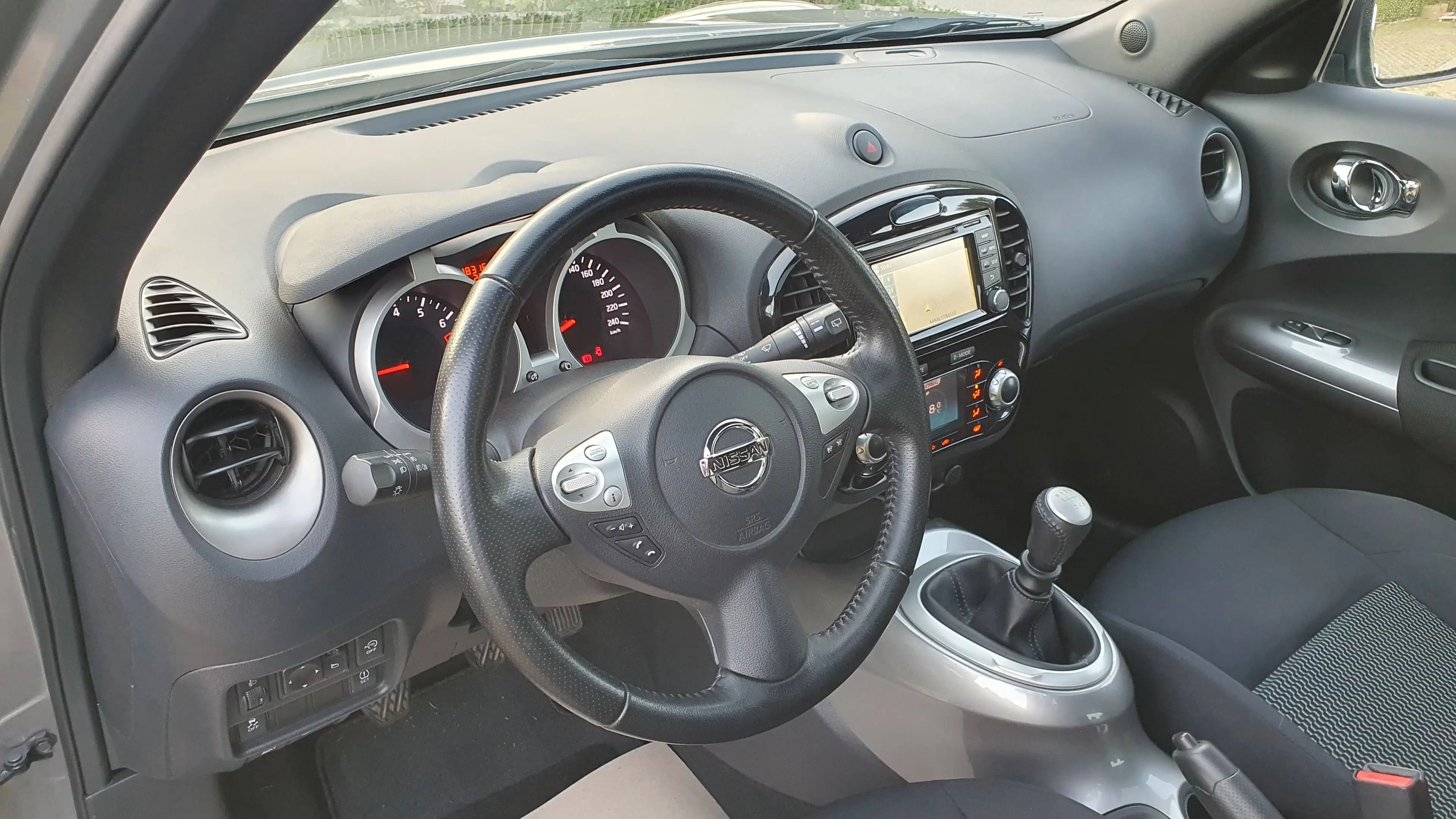 Nissan Juke Acenta 1,2 Turbo / Panora. / Navi / Kamera / TÜV 2028 — photo 10