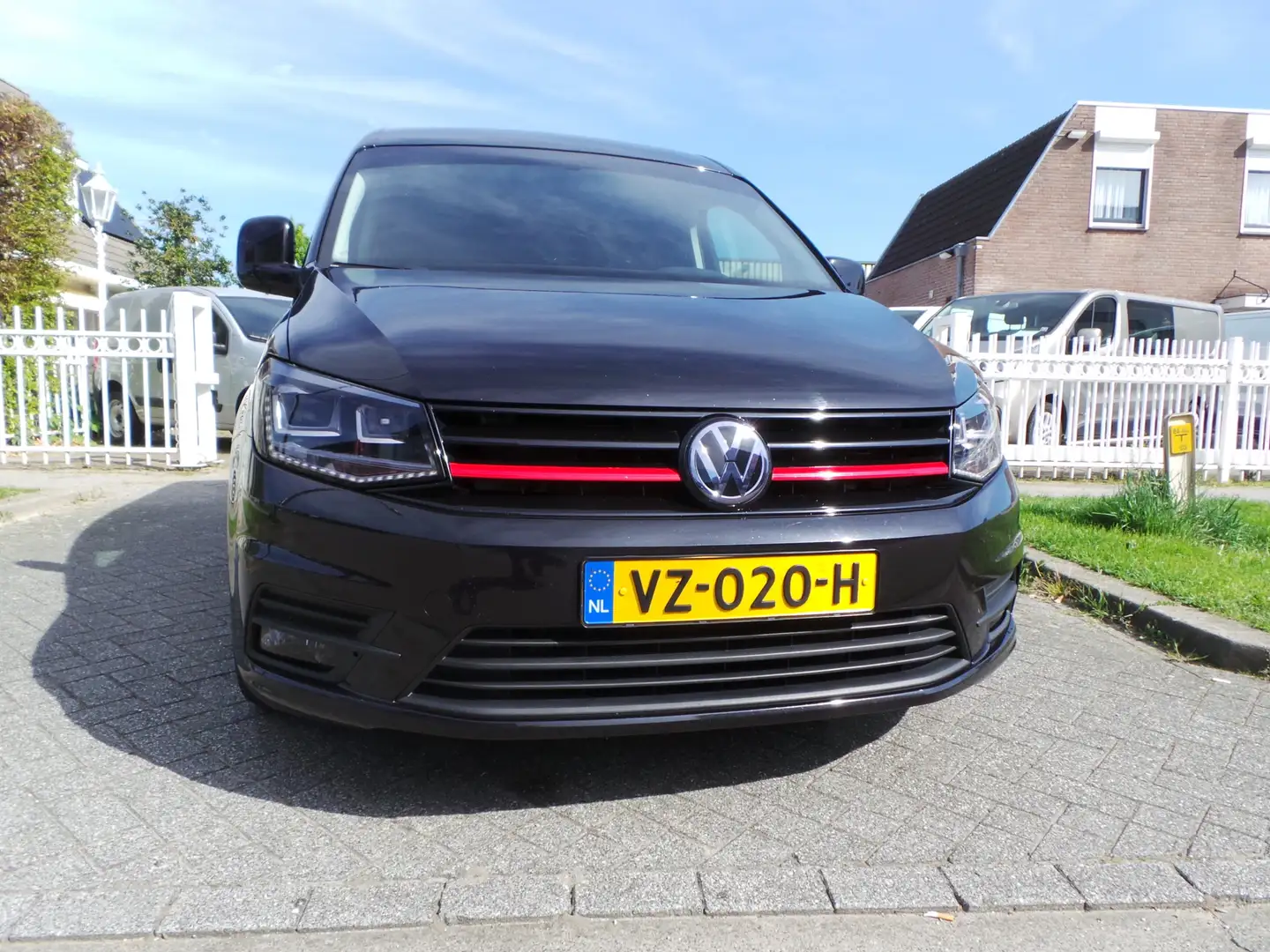 Volkswagen Caddy 2.0 TDI 180pk DSG MARGE Highline GTI Leer,Gr.Navi, Zwart - 2