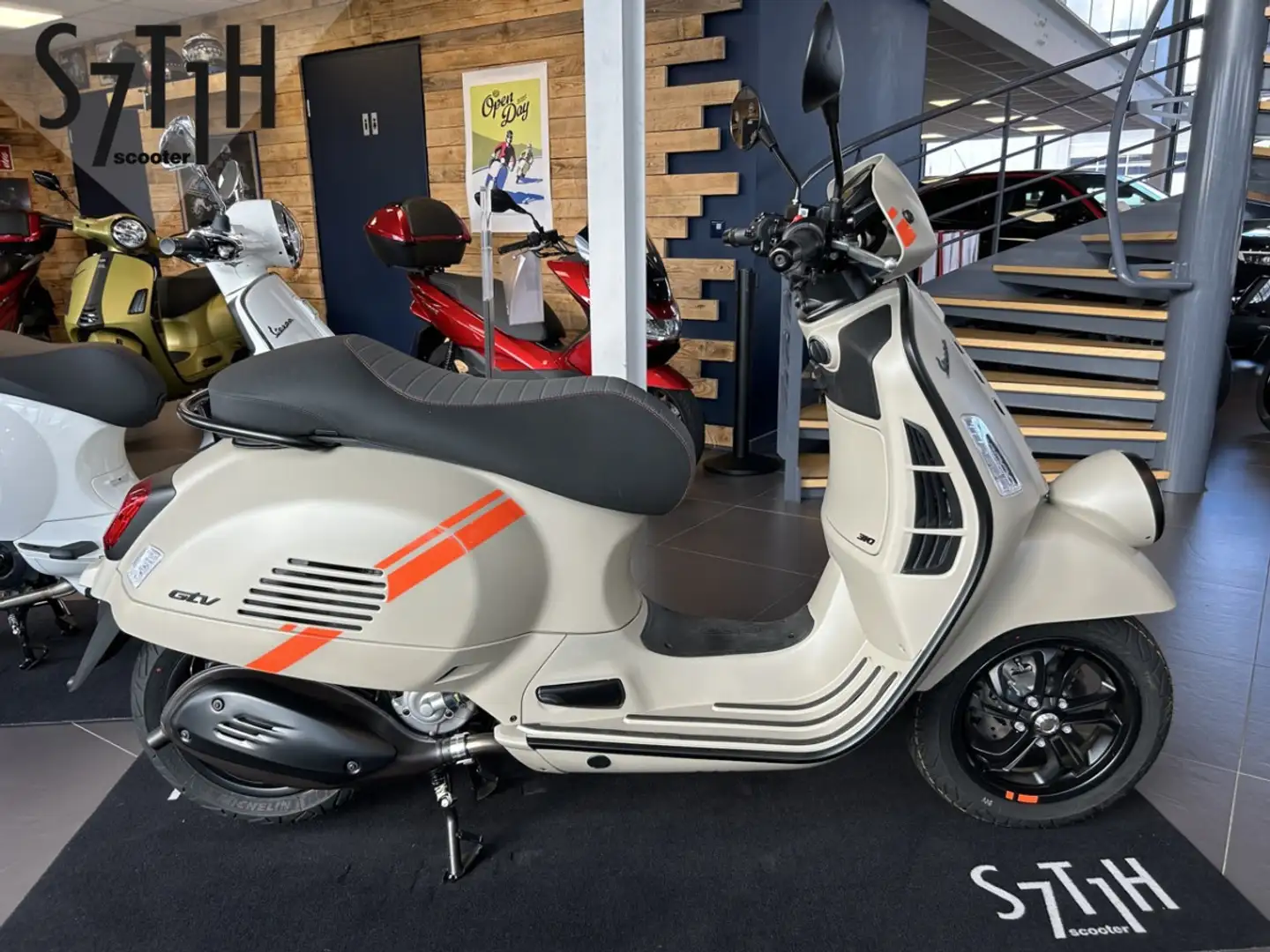 Vespa GTV 310 Beige - 1