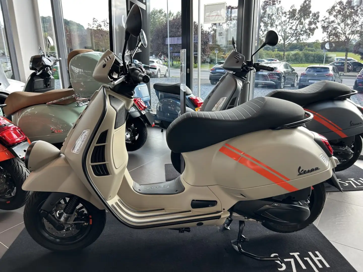 Vespa GTV 310 Beige - 2