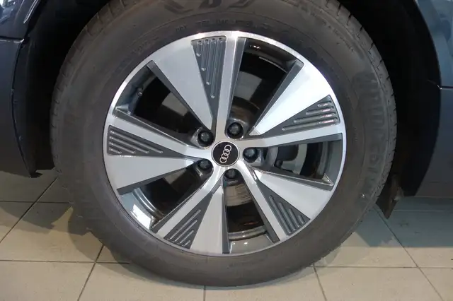 Audi Q8 55 e-tron quattro business Ansicht 21