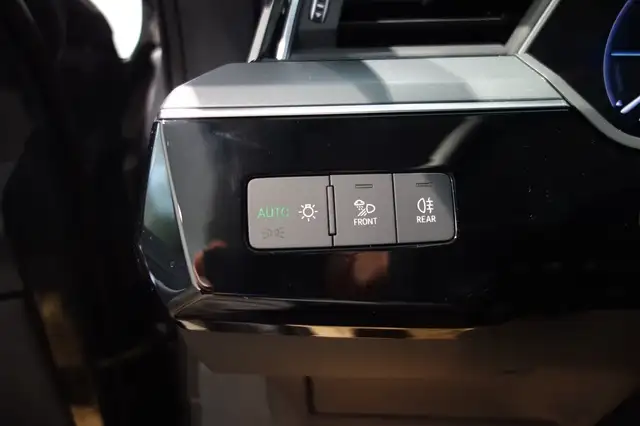 Audi Q8 55 e-tron quattro business Ansicht 17