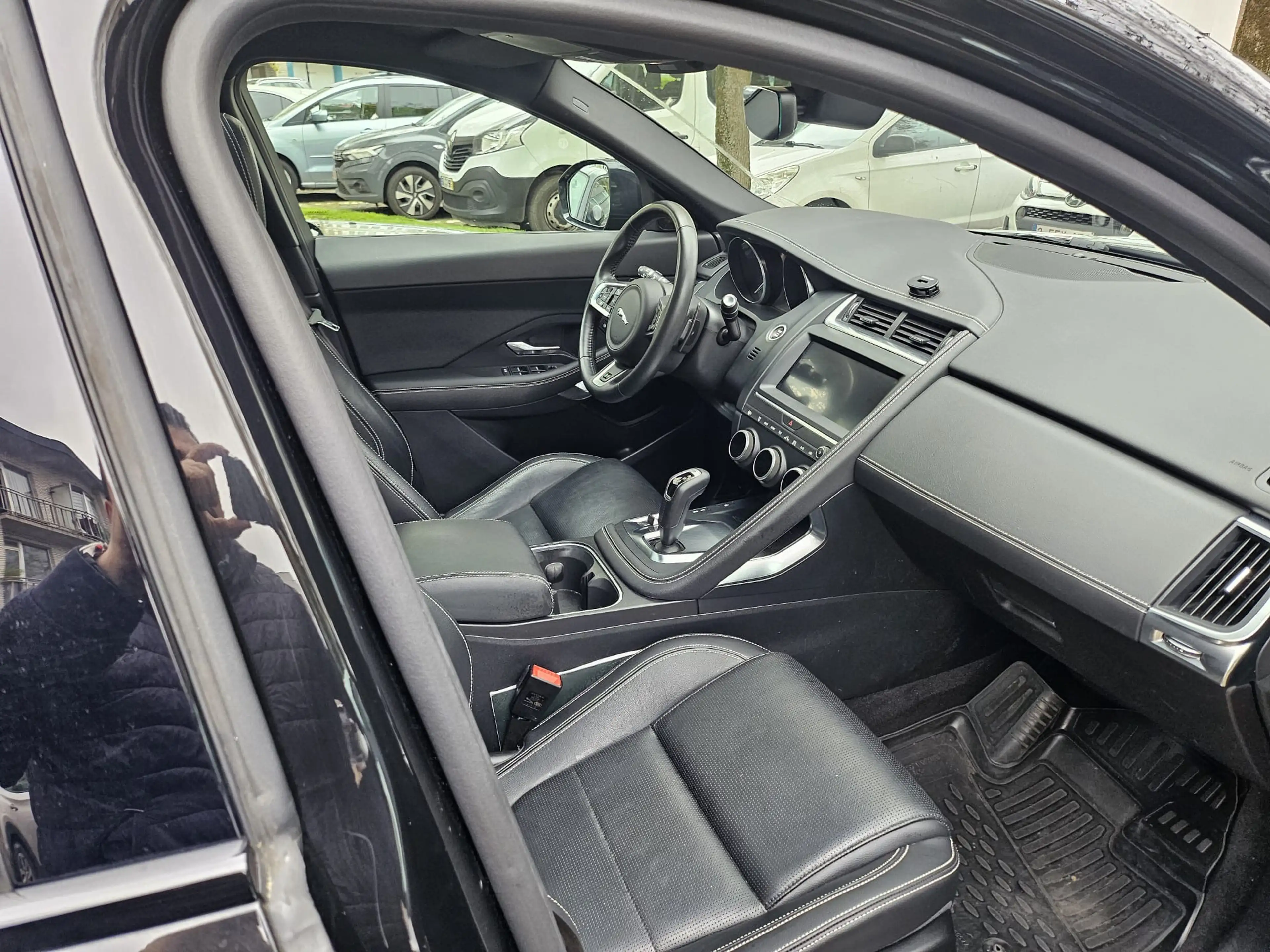 Jaguar E-Pace E-Pace 2.0 D AWD R-Dynamic (EU6.2) — photo 15