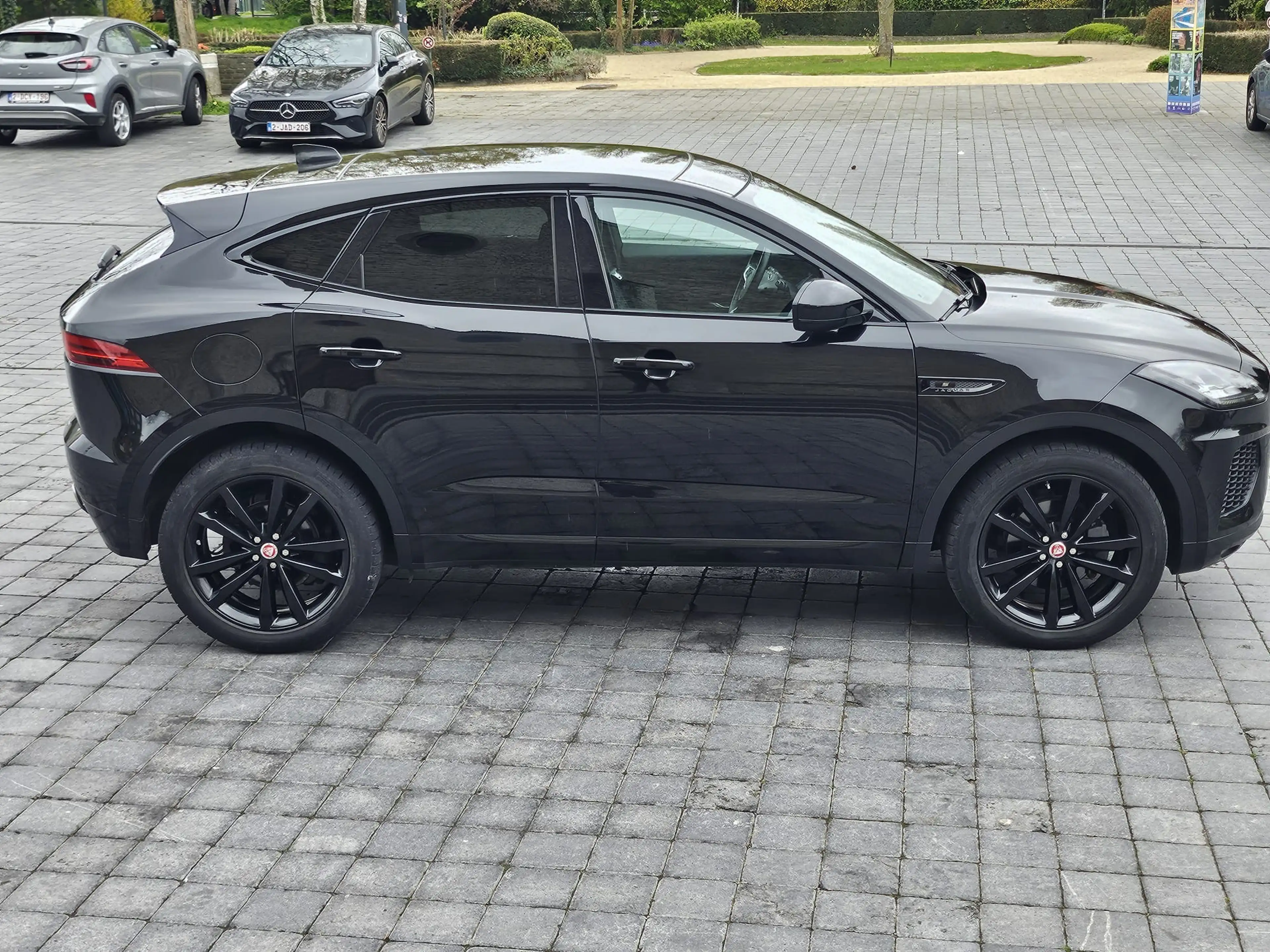Jaguar E-Pace E-Pace 2.0 D AWD R-Dynamic (EU6.2) — photo 8
