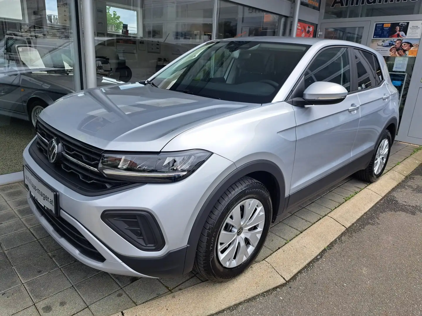 Volkswagen T-Cross 4Me TSI Silber - 1