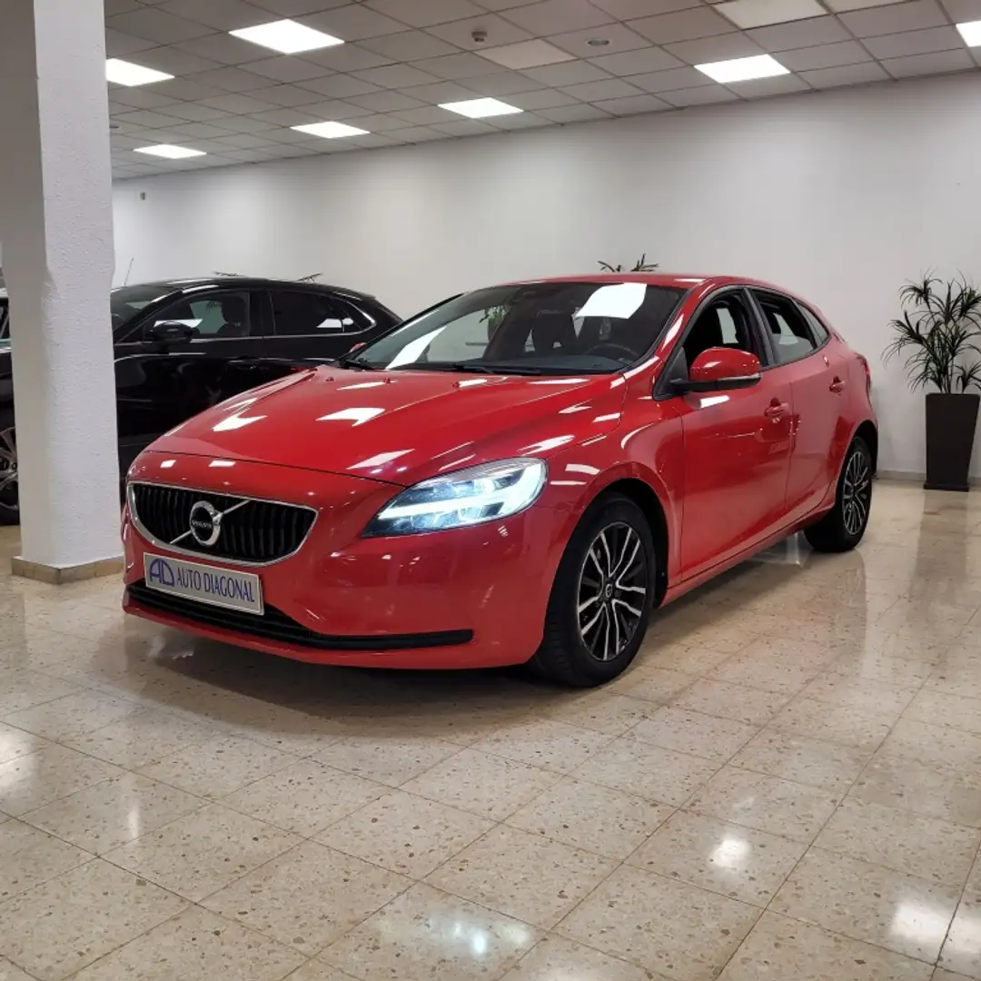 Volvo V40 T2 Momentum Rojo - 2