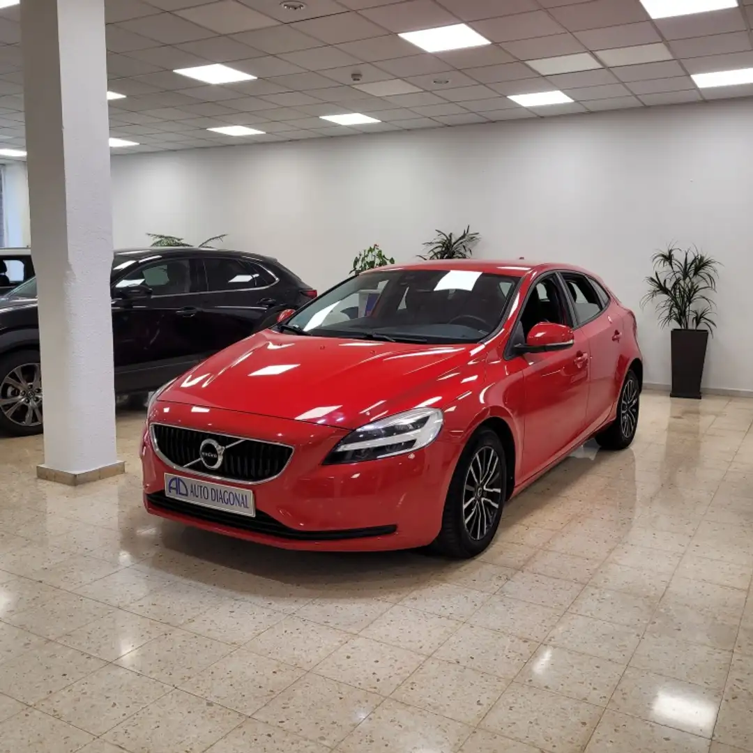 Volvo V40 T2 Momentum Rojo - 1
