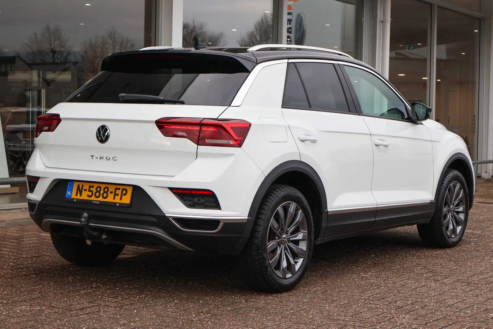 Volkswagen T-Roc 1.5 TSI 150pk DSG Sport | Navigatie | Camera | PDC Blanc - 2