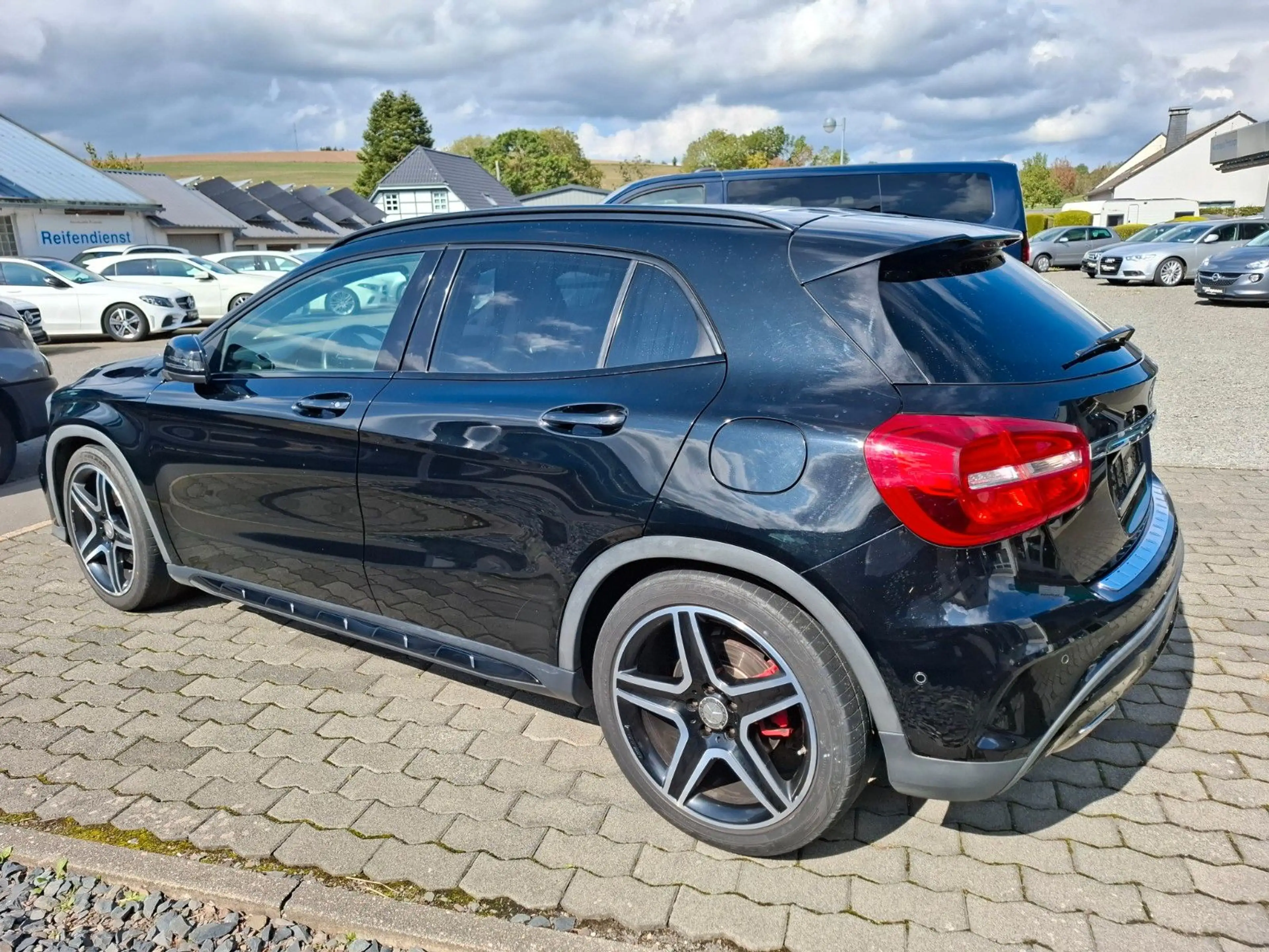 Mercedes-Benz GLA 250 4Matic AMG Line NIGHT COMAND PANO KAM — photo 4