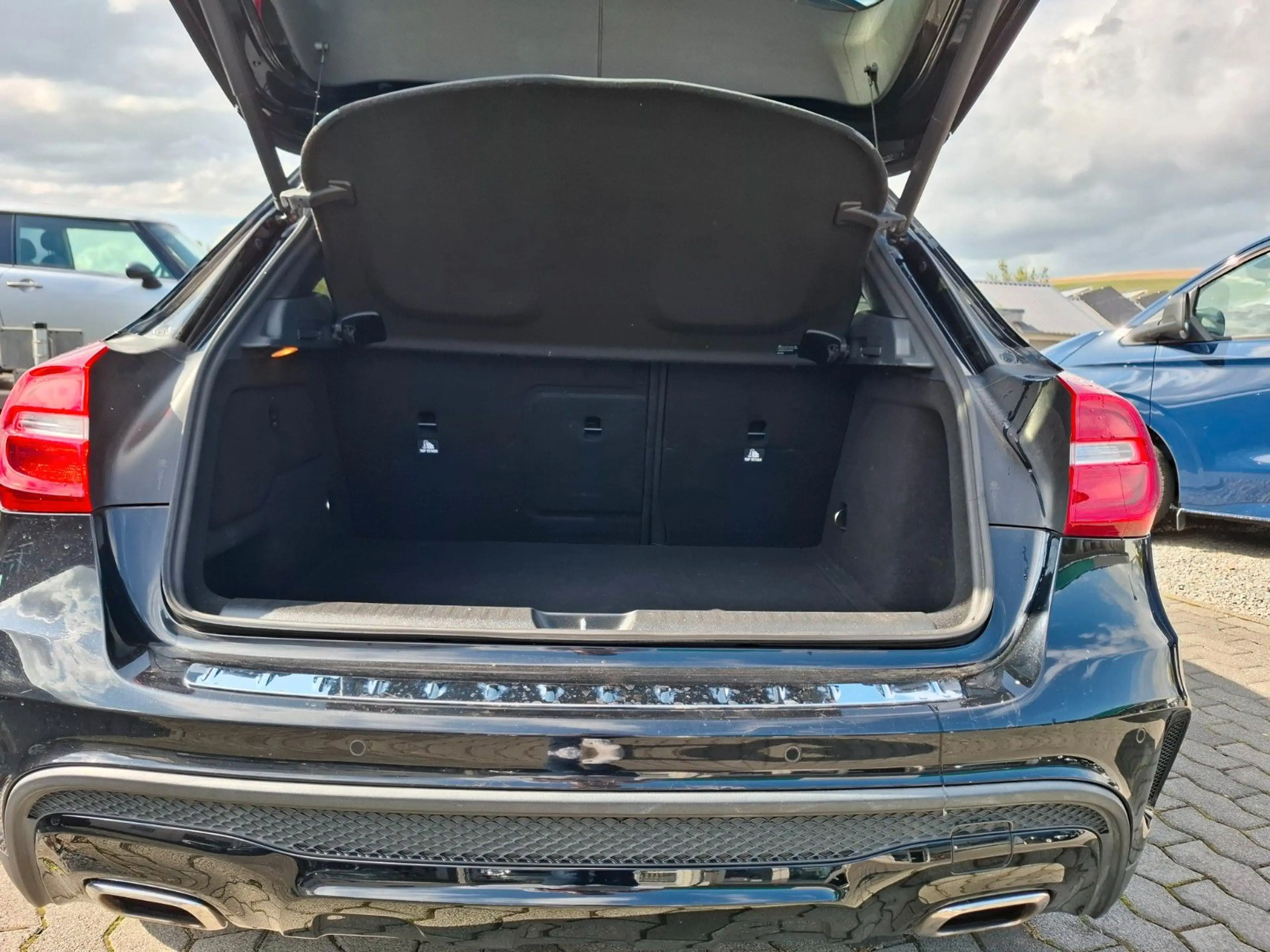Mercedes-Benz GLA 250 4Matic AMG Line NIGHT COMAND PANO KAM — photo 9