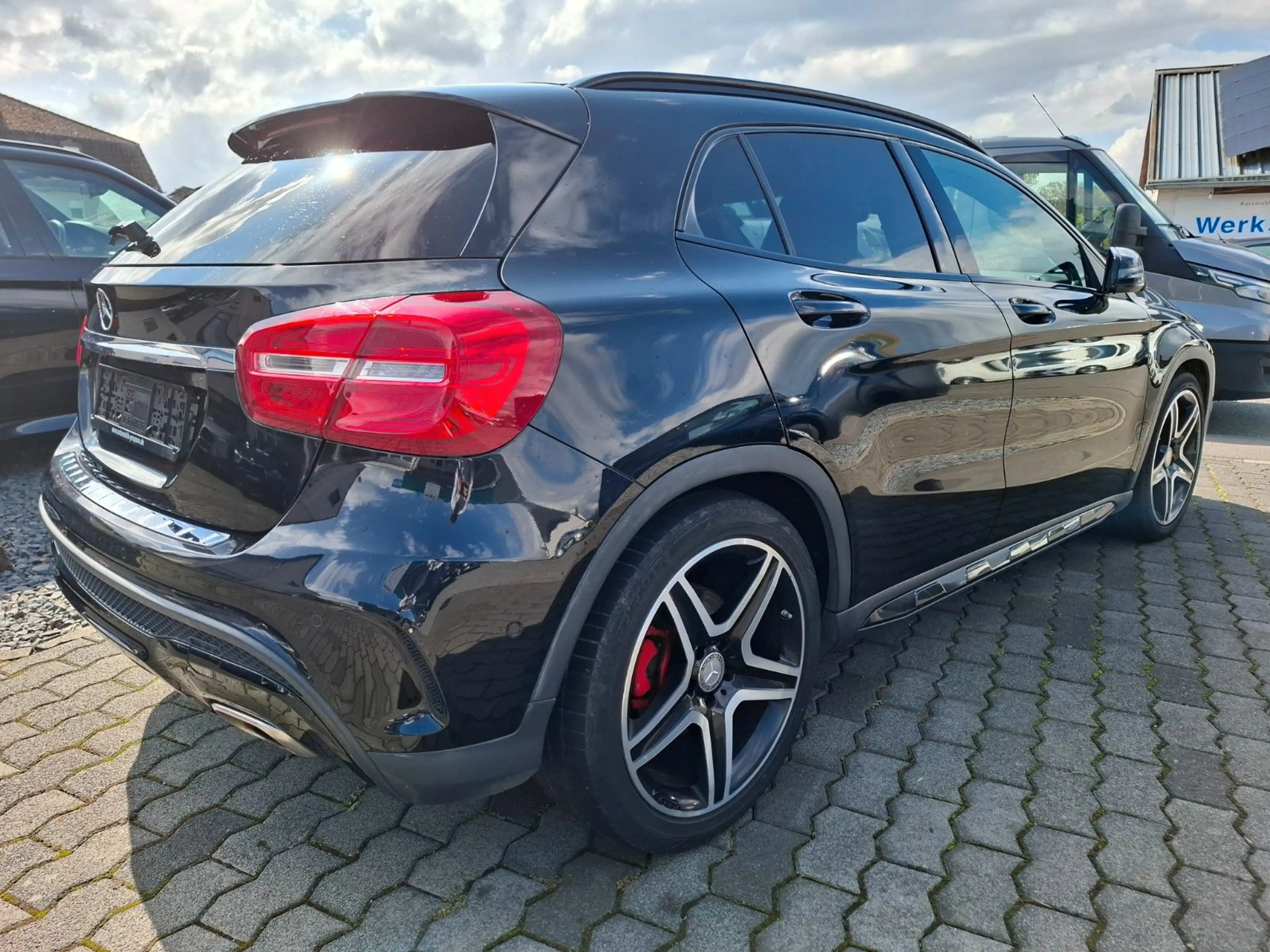Mercedes-Benz GLA 250 4Matic AMG Line NIGHT COMAND PANO KAM — photo 3