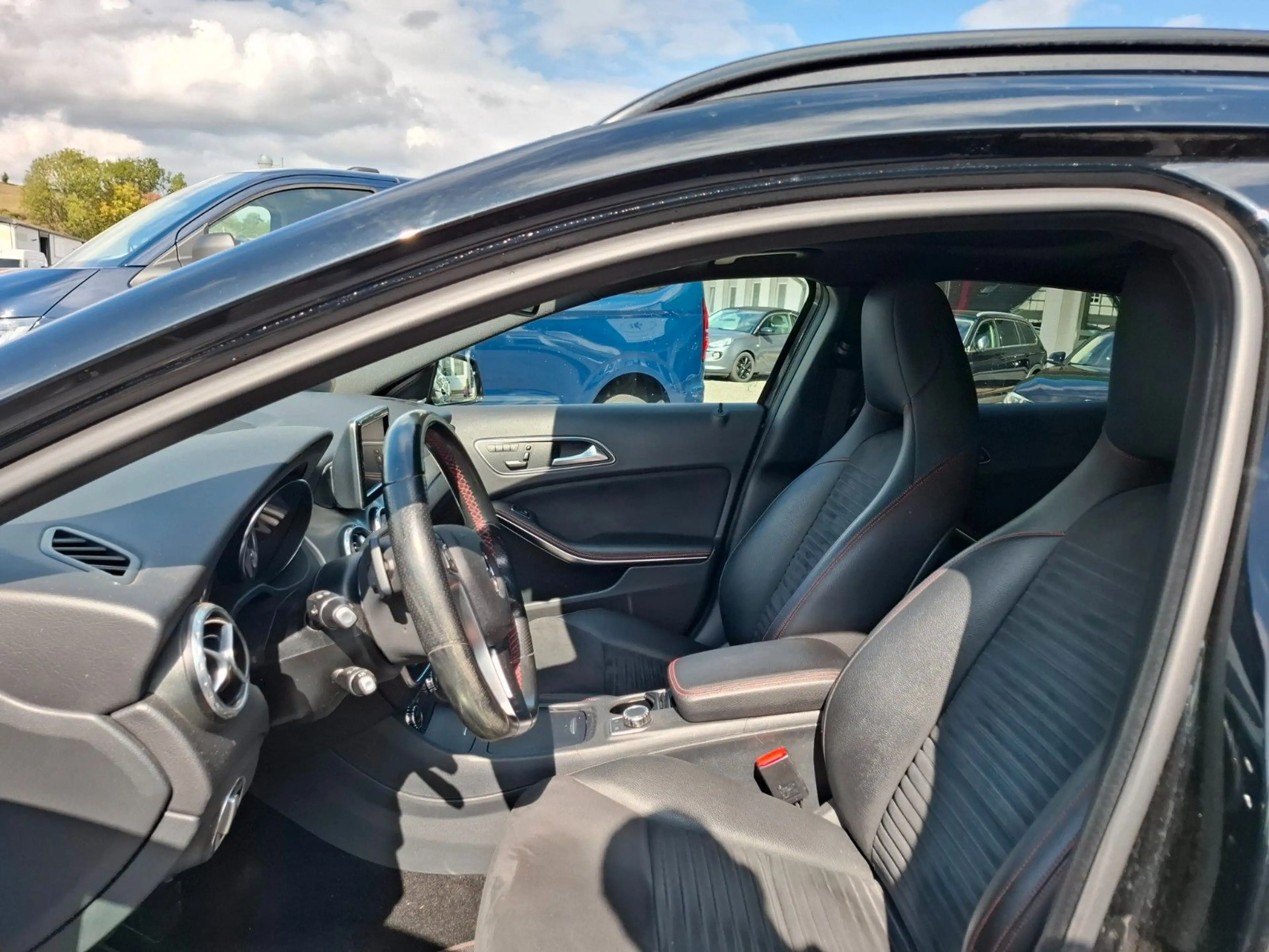 Mercedes-Benz GLA 250 4Matic AMG Line NIGHT COMAND PANO KAM — photo 5
