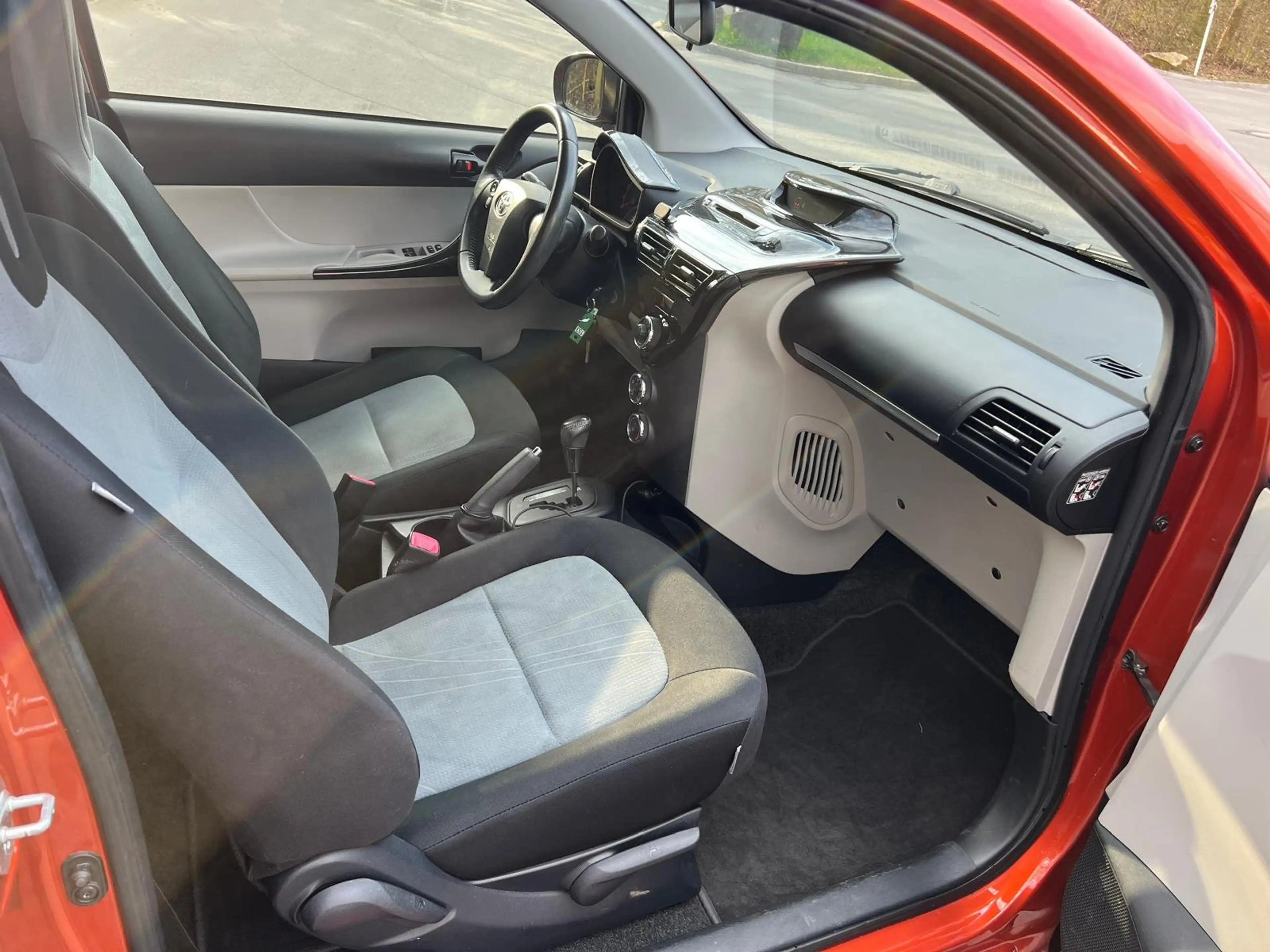 Toyota iQ IQ 1.0 Multidrive Automatique Jante Clima — photo 10