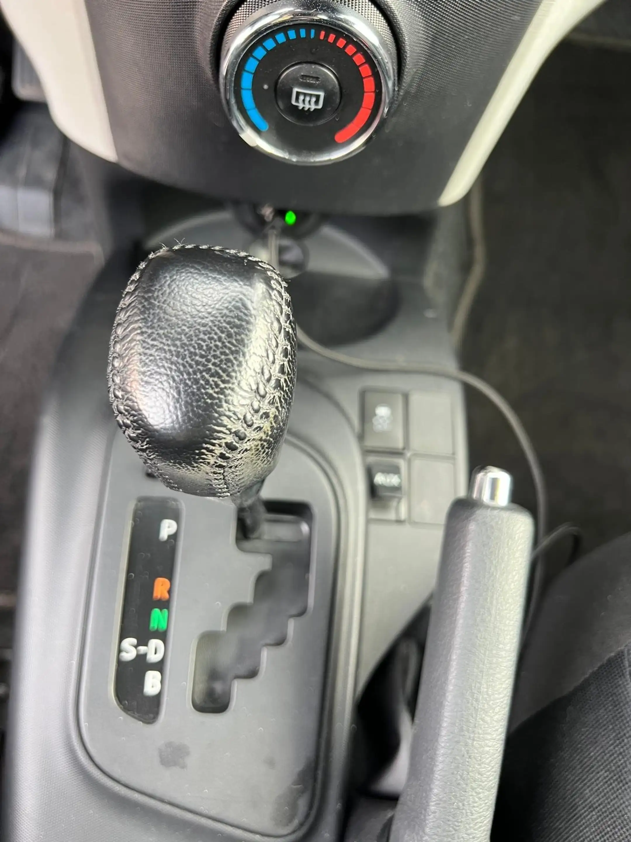 Toyota iQ IQ 1.0 Multidrive Automatique Jante Clima — photo 13