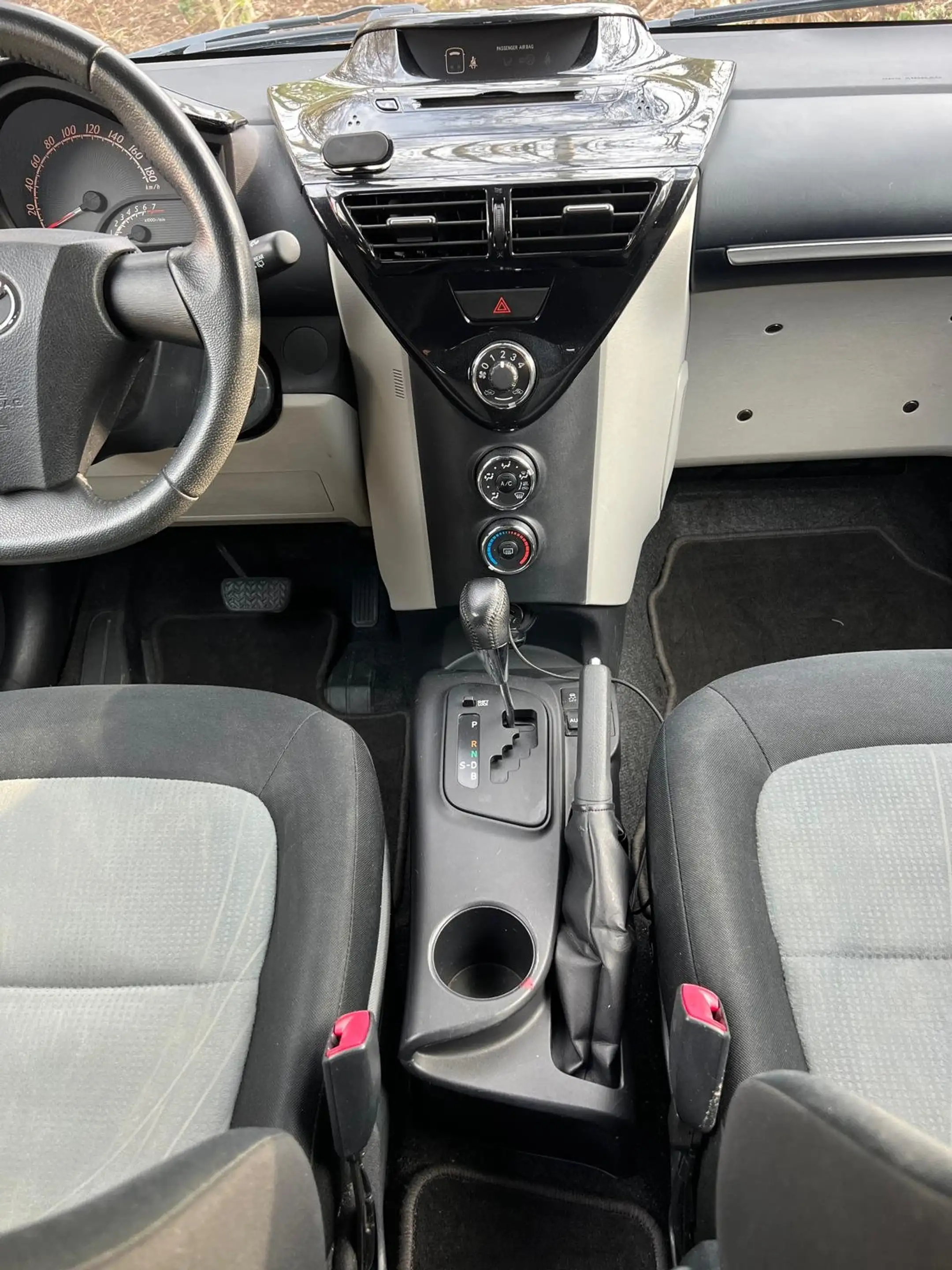 Toyota iQ IQ 1.0 Multidrive Automatique Jante Clima — photo 11