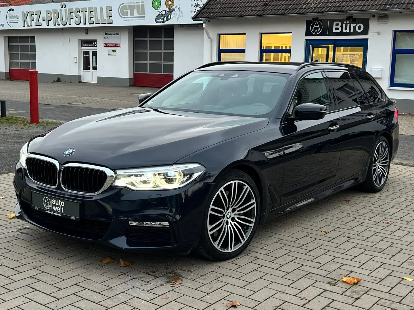 BMW 530 d xDrive M Paket, LED, AHK, Standh., Kamera Schwarz - 1