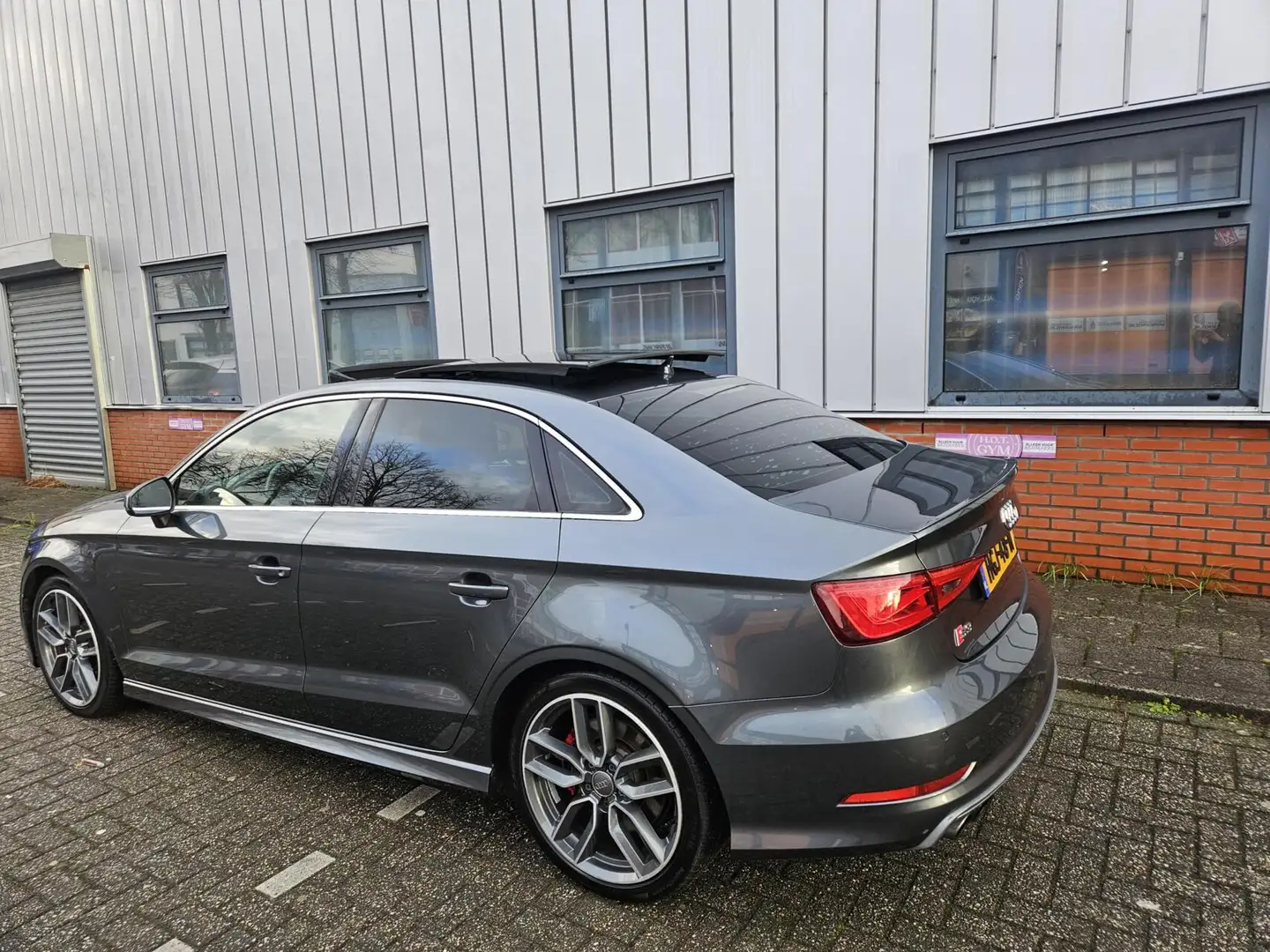 Audi S3 2.0 TFSI 215KW 4-D QUATTRO S-TRO Pano Leer Grijs - 2