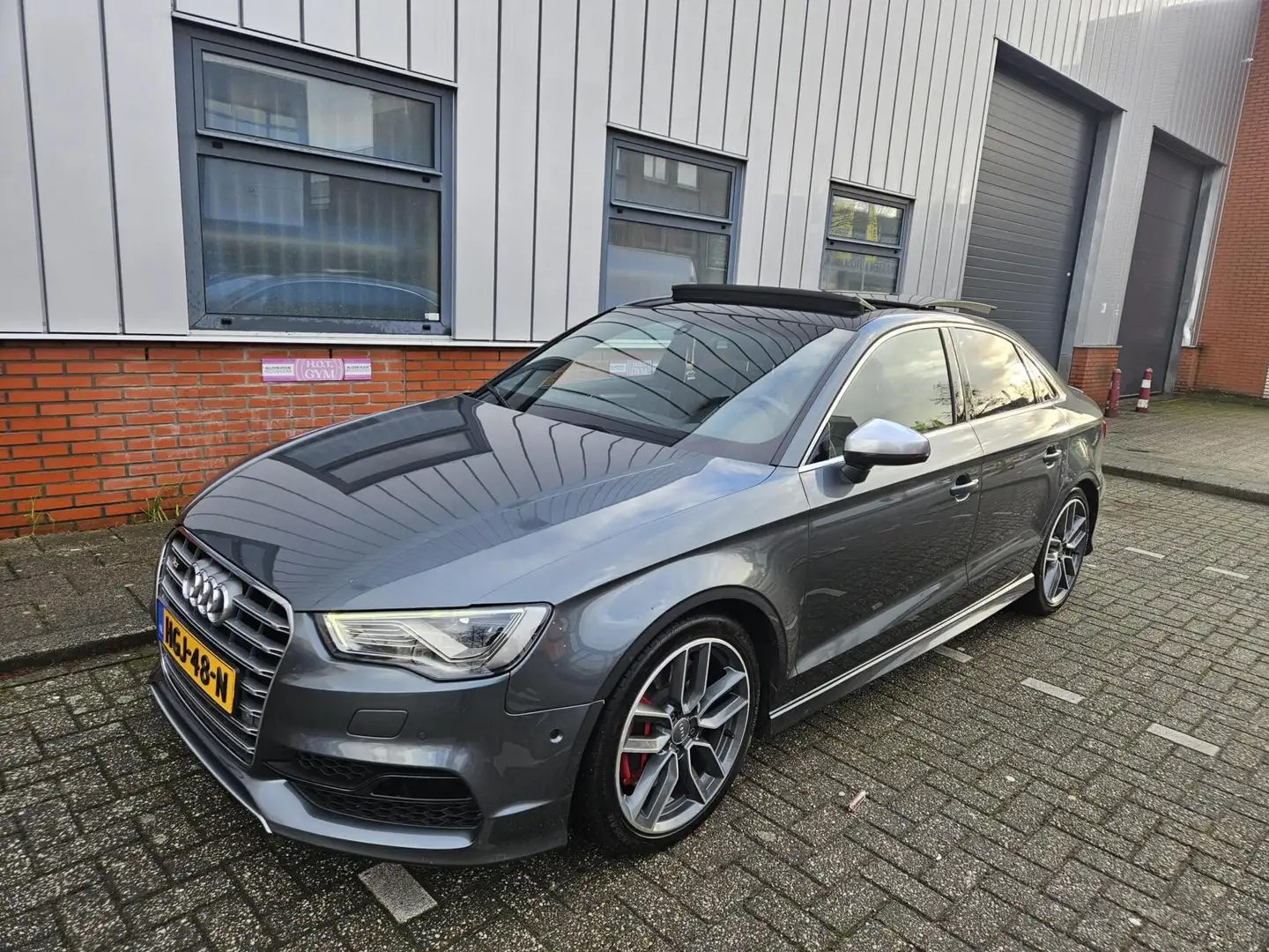 Audi S3 2.0 TFSI 215KW 4-D QUATTRO S-TRO Pano Leer Grijs - 1