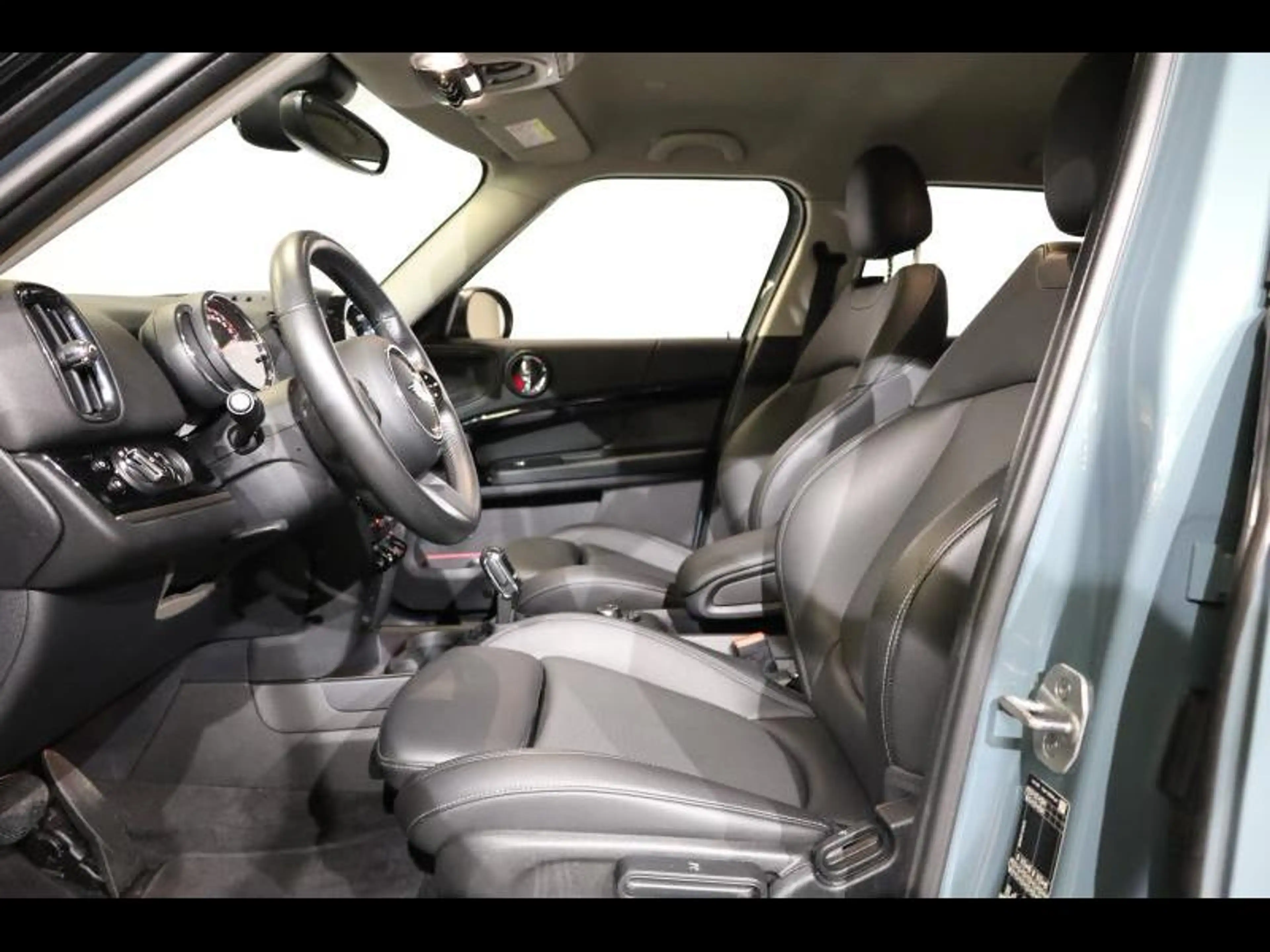 MINI One D Countryman — photo 7