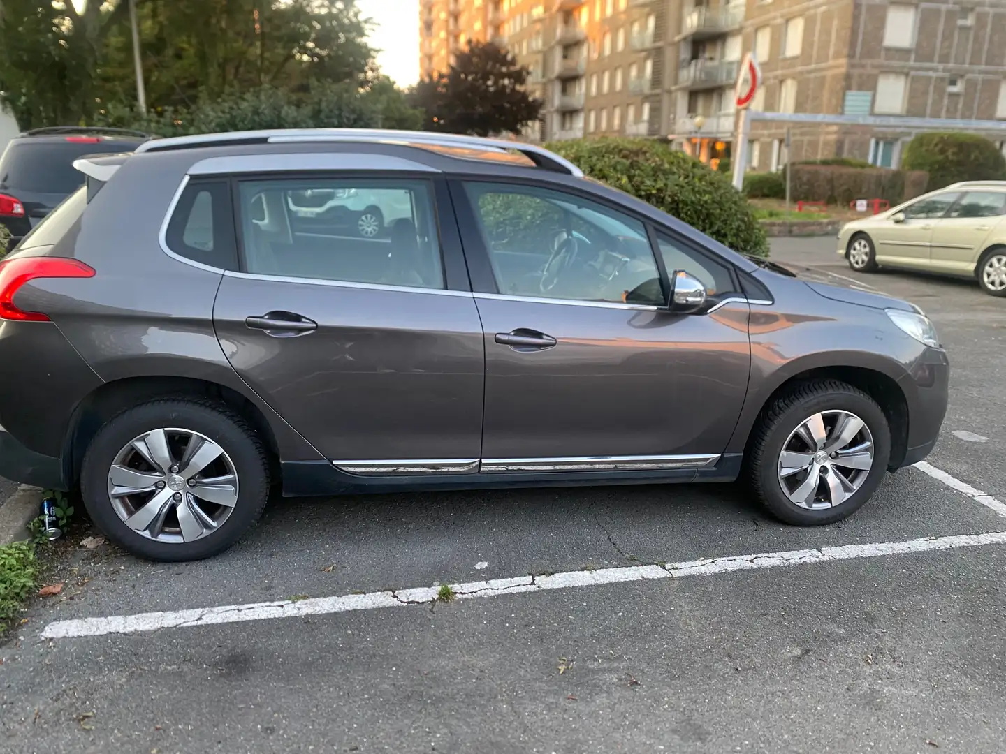 Peugeot 2008 2008 1.2 PureTech 82ch BVM5 Allure Gris - 2