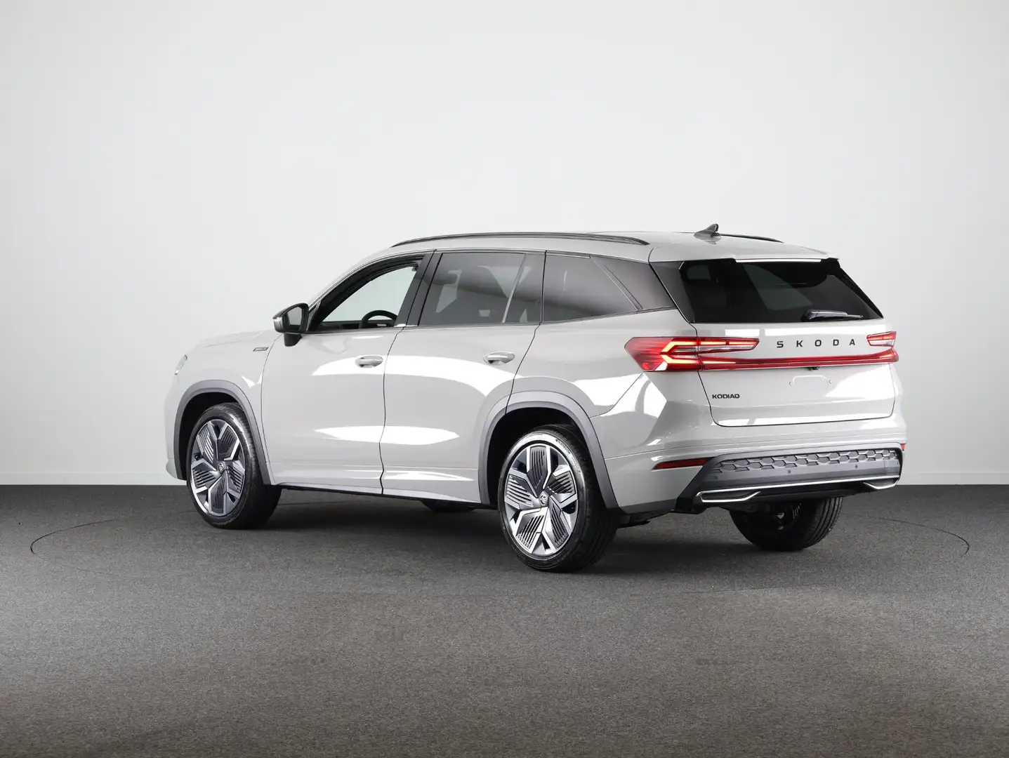 Skoda Kodiaq Sportline Business m-HEV 1.5 TSI 150 pk 7 versn. D Grijs - 2