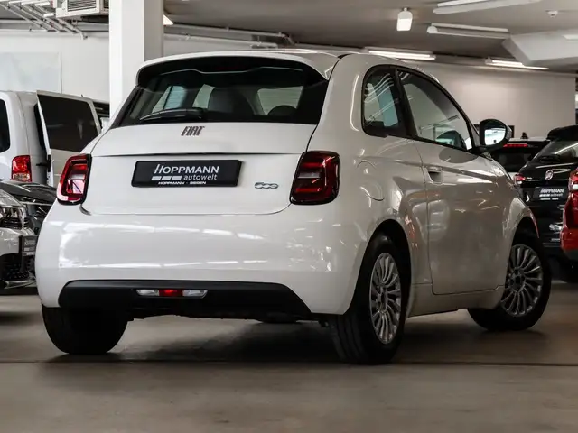 Fiat 500e view 2