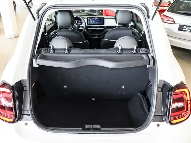 Fiat 500e view 11