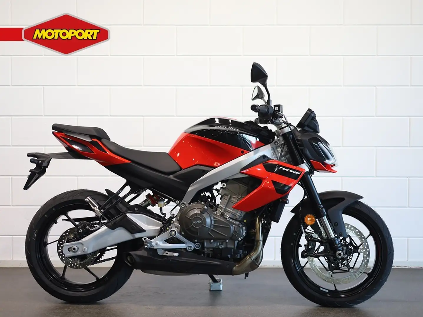 Aprilia Tuono 457 Rood - 1
