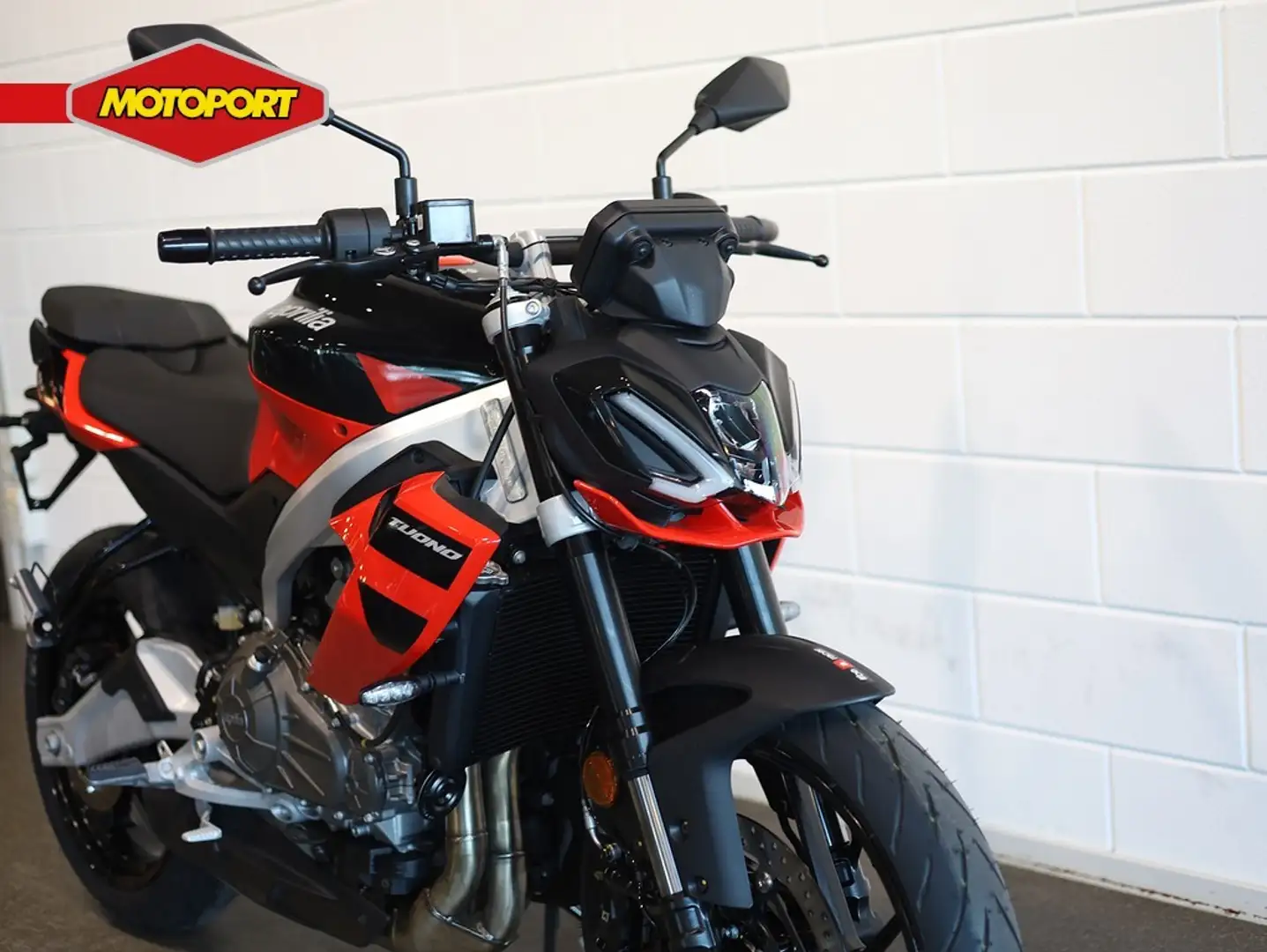 Aprilia Tuono 457 Rood - 2