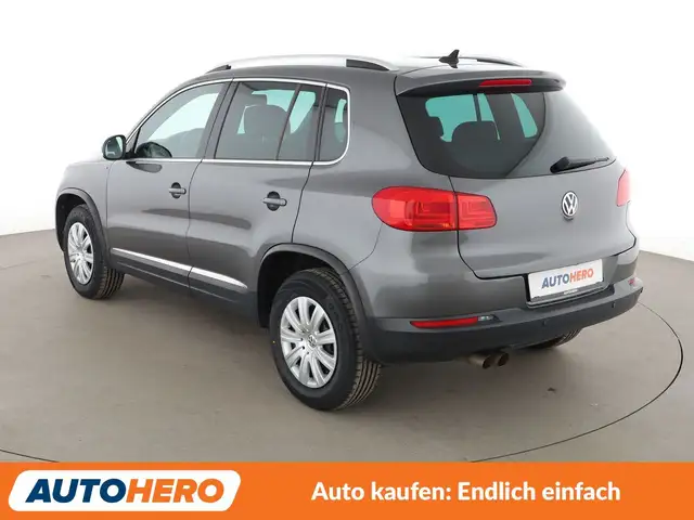 Volkswagen Tiguan view 4