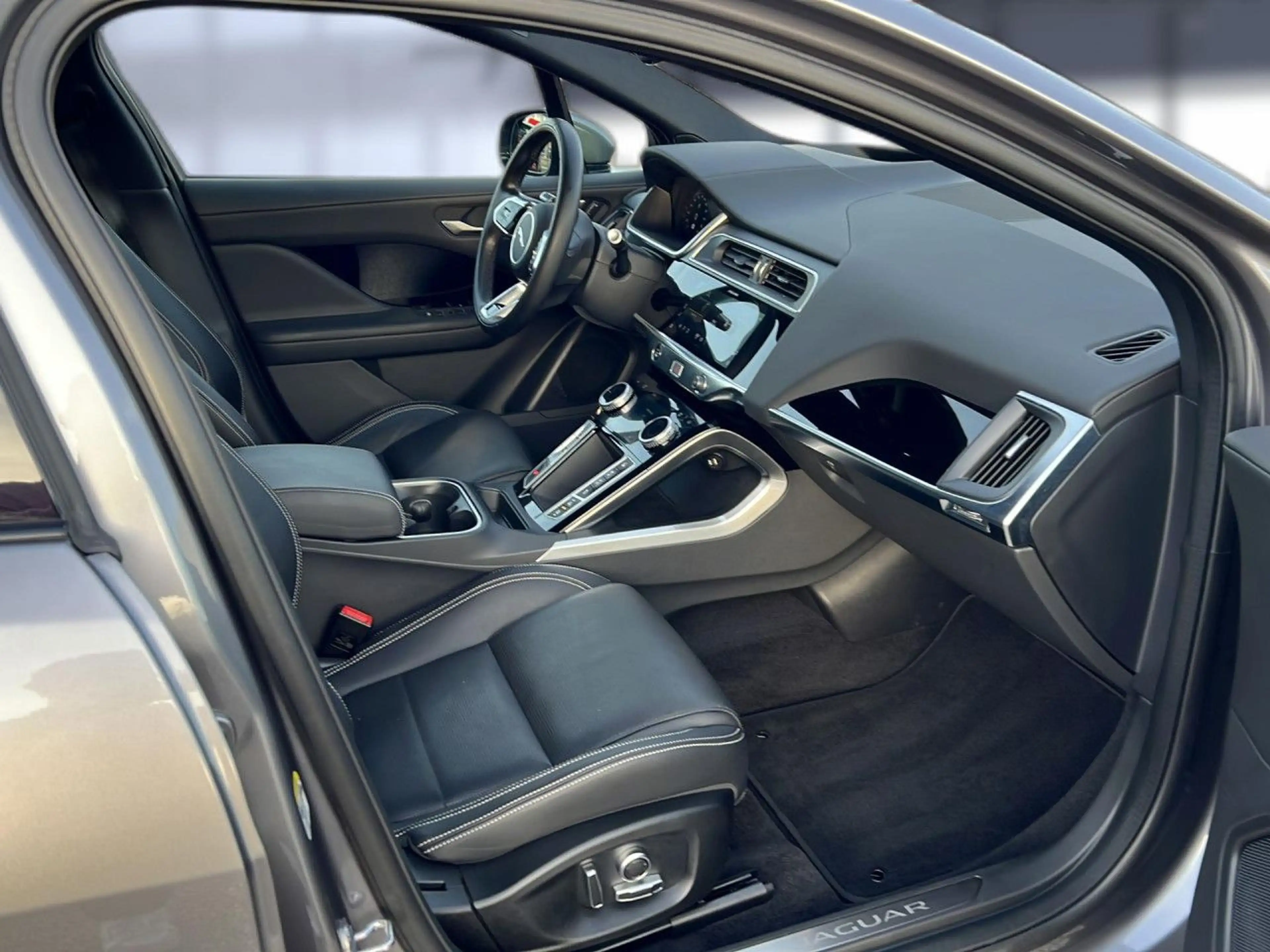 Jaguar I-Pace EV400 AWD S — photo 10